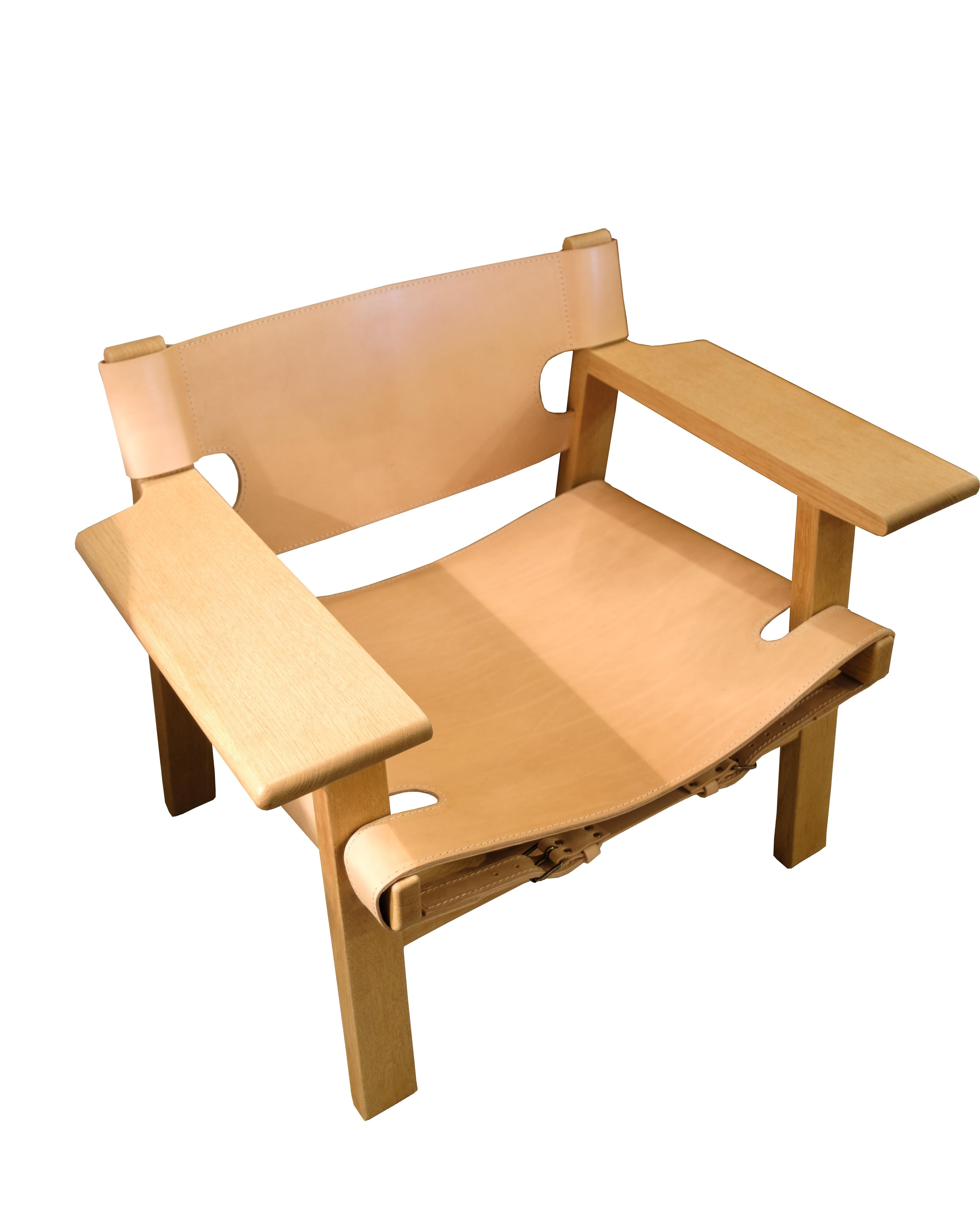 The armchair, Model BM2226, was designed by Børge Mogensen in 1958. The chair has a seat surface and backrest of the highest quality natural leather and the woodwork is made of oak. The name of the chair is the Spanish chair and, as the name