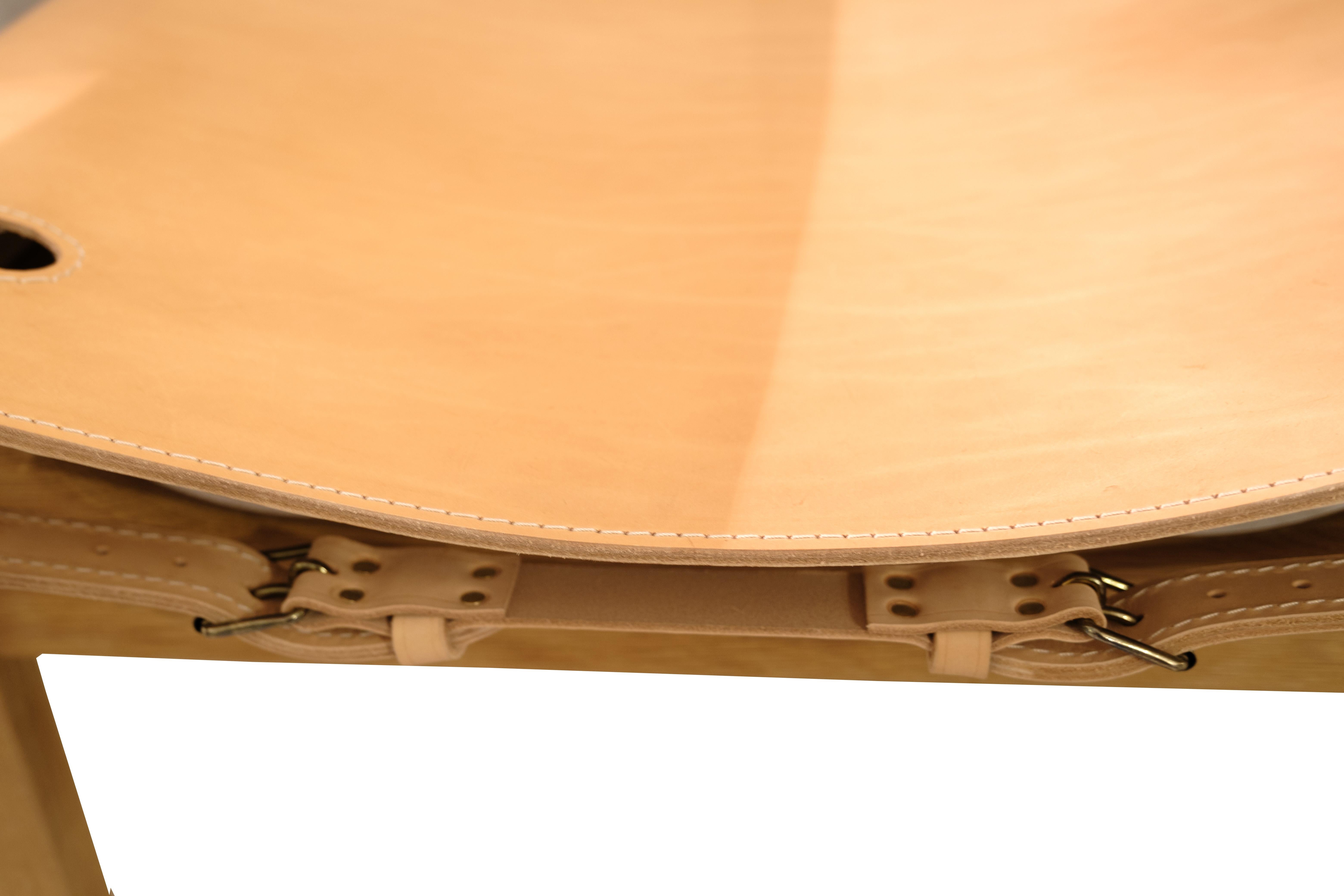 The Spanich Chair Model BM2226 Made In Oak & Paninated Vegetal Natural Leather For Sale 2