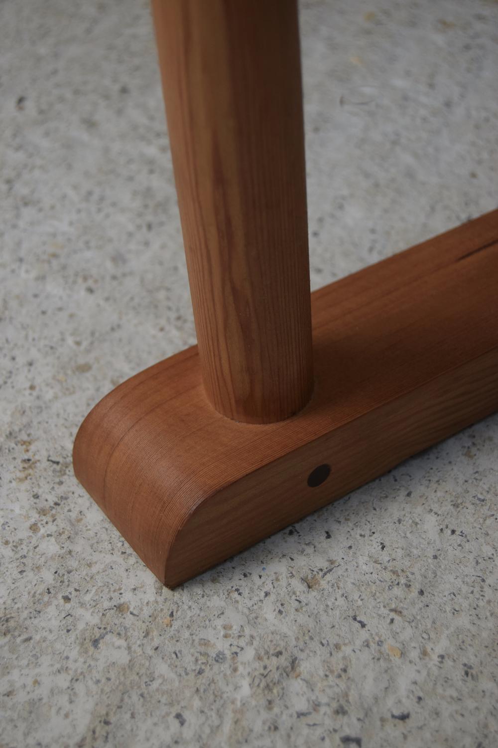 « La chaise espagnole »  Fauteuil en pin oregon fabriqué à la main par Frank Buschmann Neuf - En vente à Carnota, A Coruña, Galicia