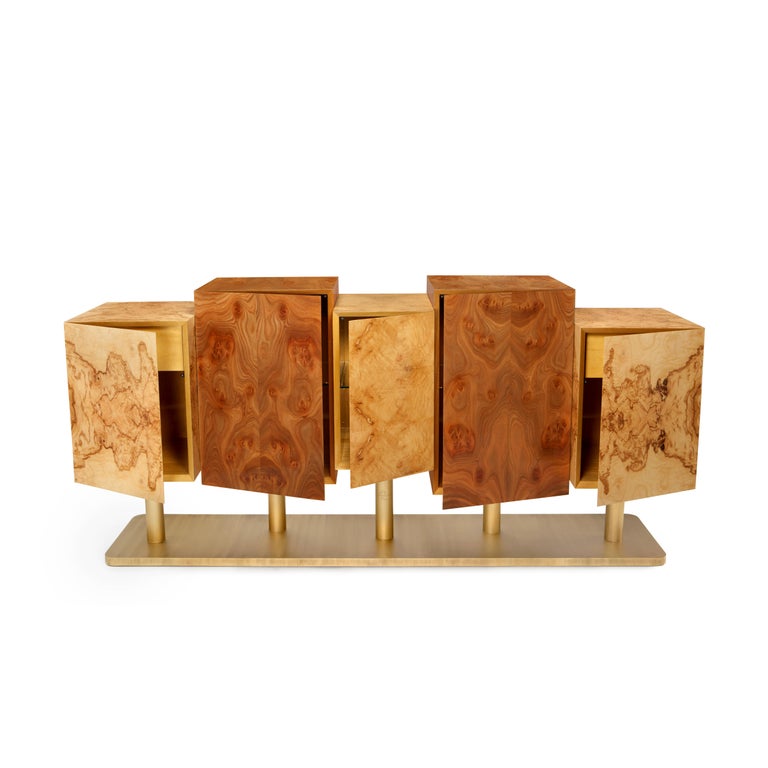 The Special Tree is a tree in which two lovers write the promise of an everlasting love.
The Special Tree sideboard is a redesign of the original cabinet. Featuring the Summer season, three types of exotic roots cover this empowering design while