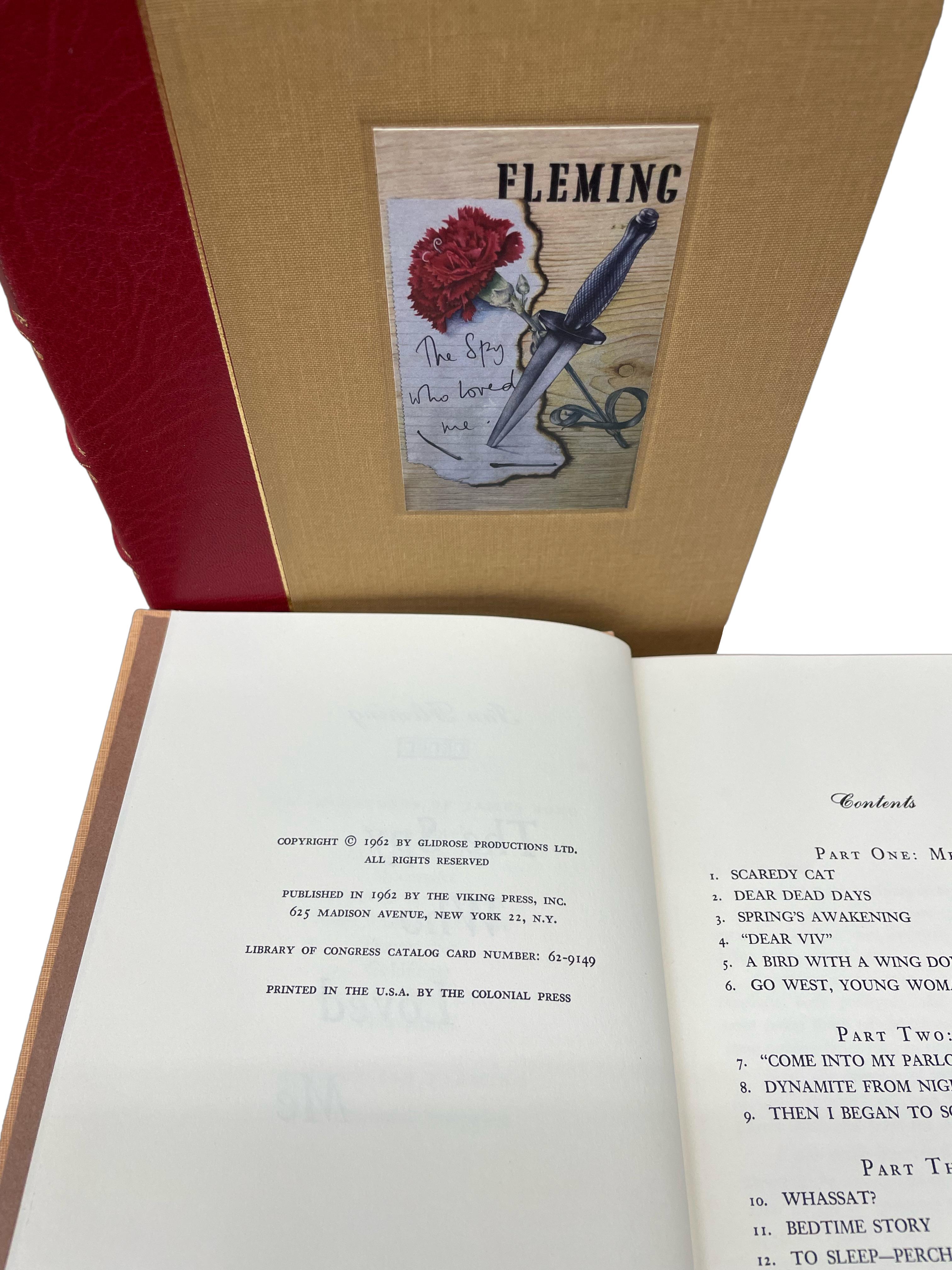 Fleming, Ian. L'espion qui m'aimait. New York : The Viking Press, Inc, 1962. Première édition américaine, première impression. Octavo. Présenté dans la jaquette d'origine de l'éditeur et les planches en tissu d'origine. Avec un nouvel étui
