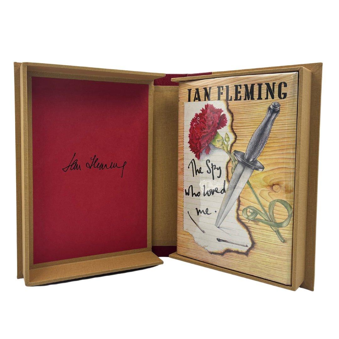 « The Spy Who Loved Me » de Ian Fleming, première édition pour nous, 1962 en vente 2