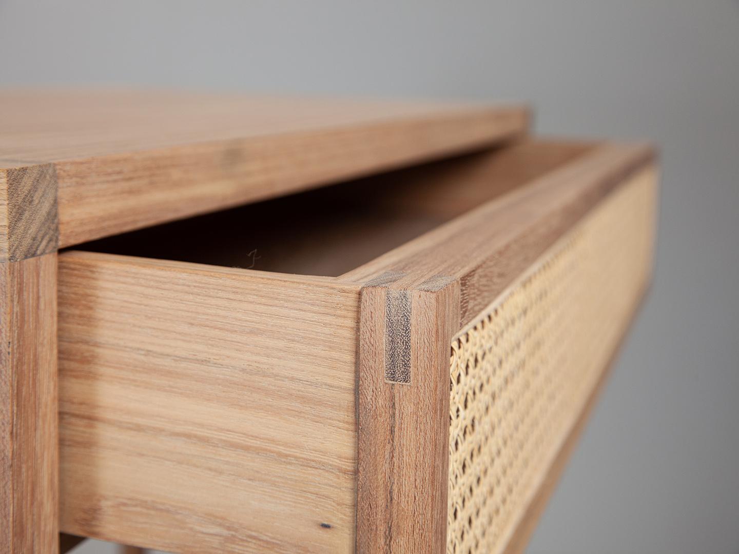 El Escritorio Cuadrado. Mesa de escritorio brasileña de madera maciza diseñada por Amilcar Oliveira en venta 2
