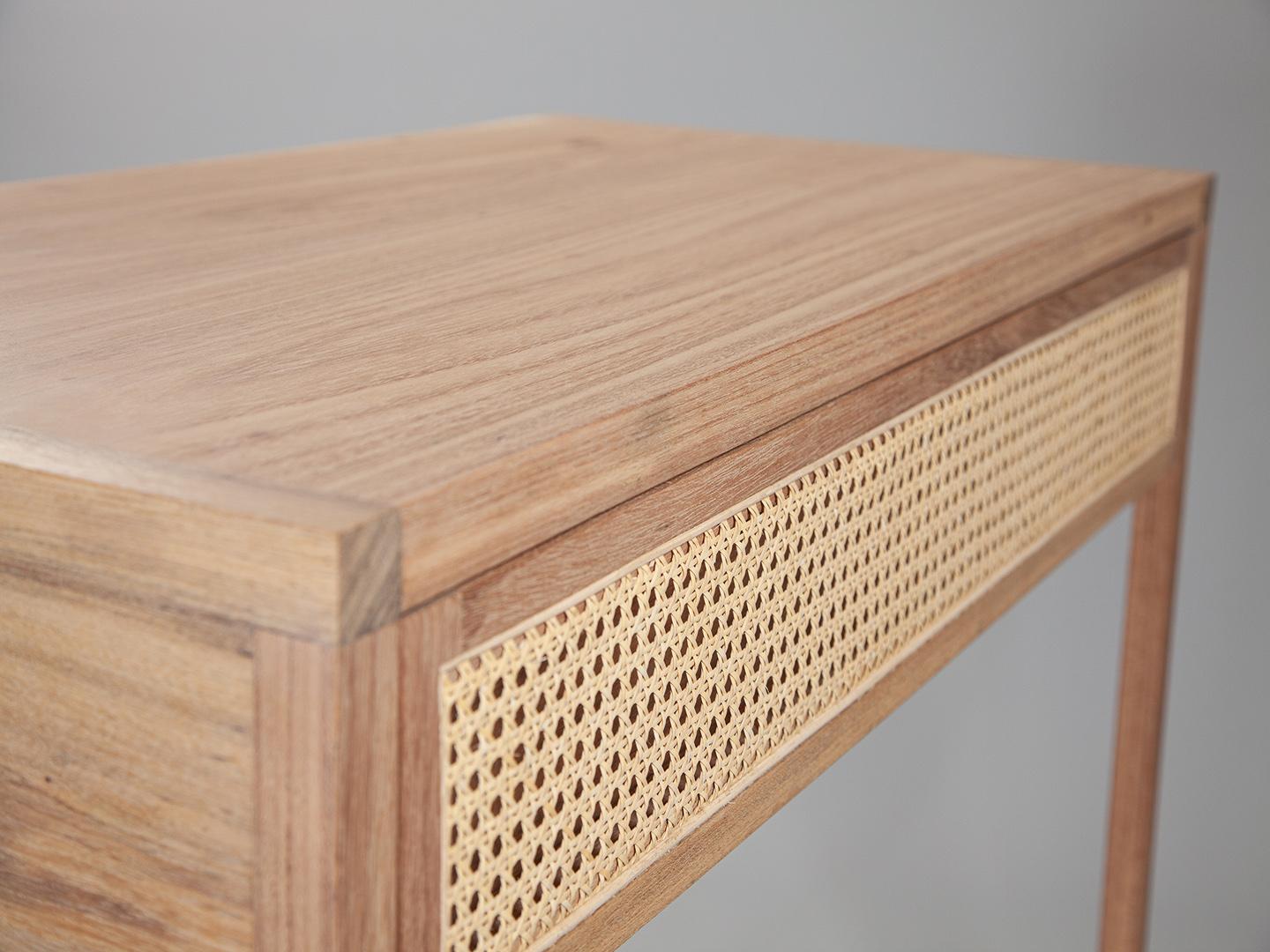 El Escritorio Cuadrado. Mesa de escritorio brasileña de madera maciza diseñada por Amilcar Oliveira en venta 3