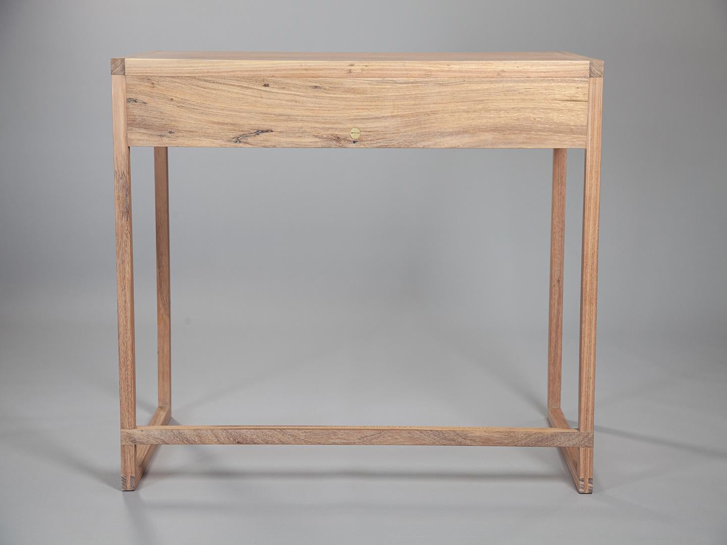 El Escritorio Cuadrado. Mesa de escritorio brasileña de madera maciza diseñada por Amilcar Oliveira en venta 5