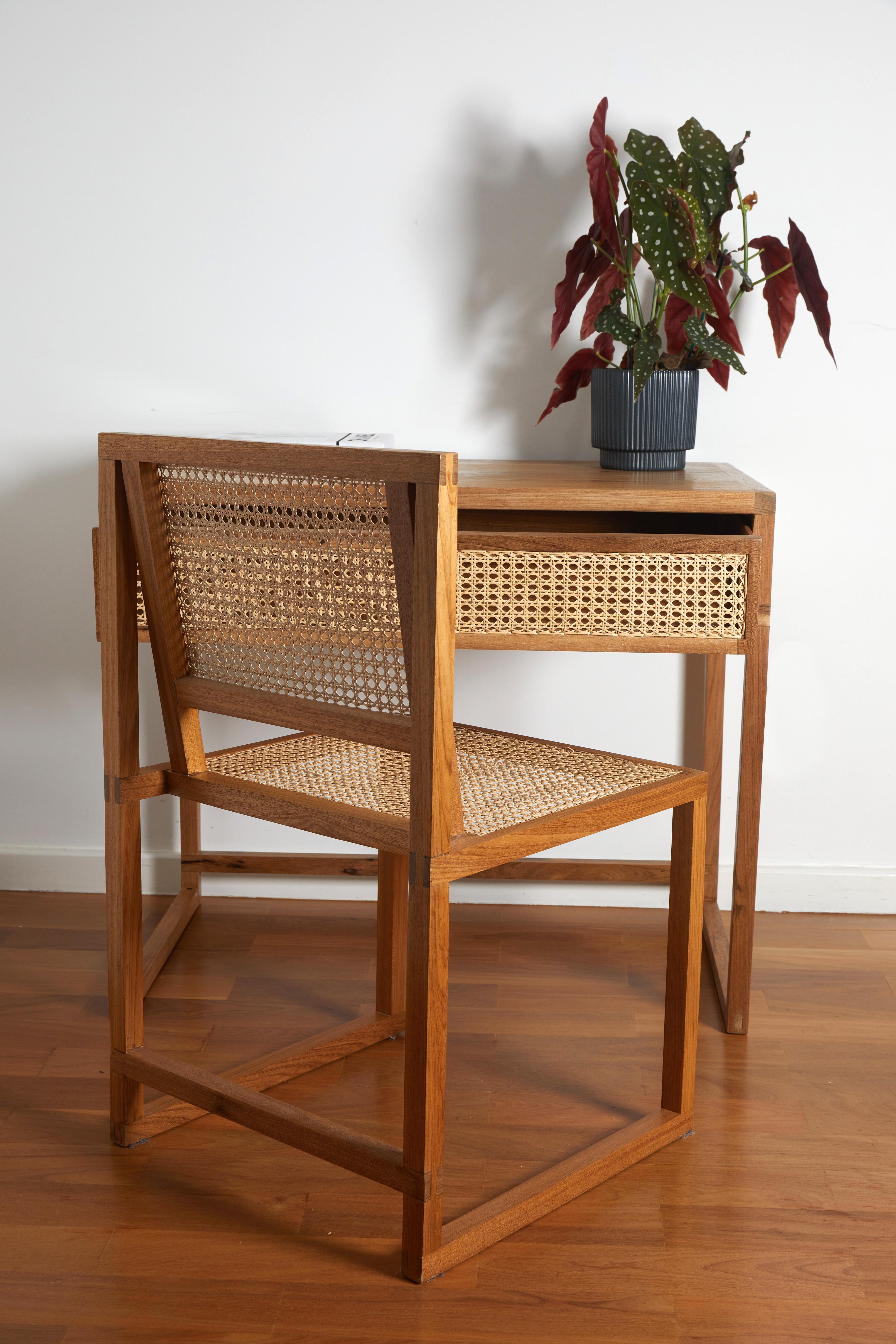 El Escritorio Cuadrado. Mesa de escritorio brasileña de madera maciza diseñada por Amilcar Oliveira en venta 6