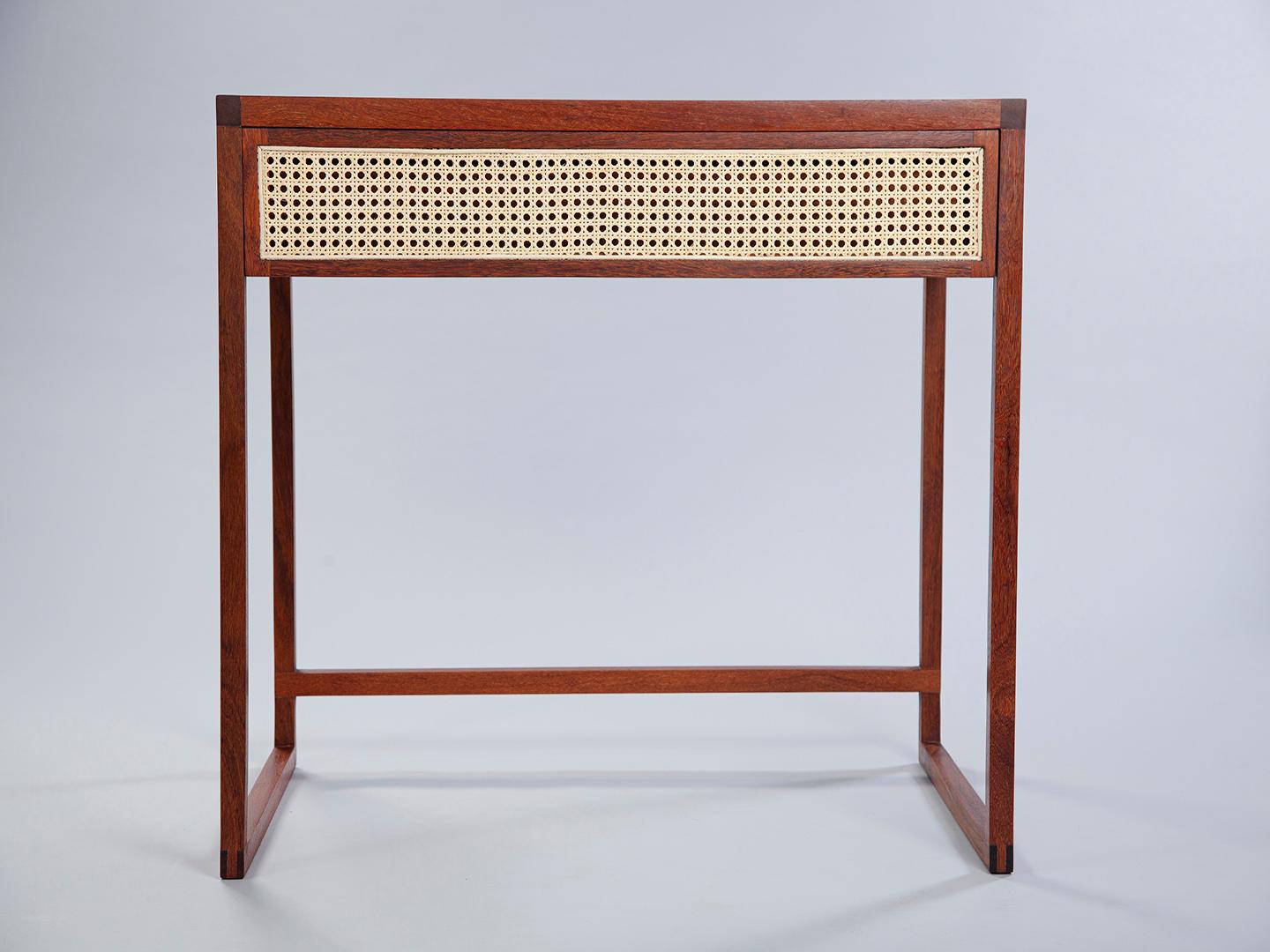 El Escritorio Cuadrado. Mesa de escritorio brasileña de madera maciza diseñada por Amilcar Oliveira en venta 8
