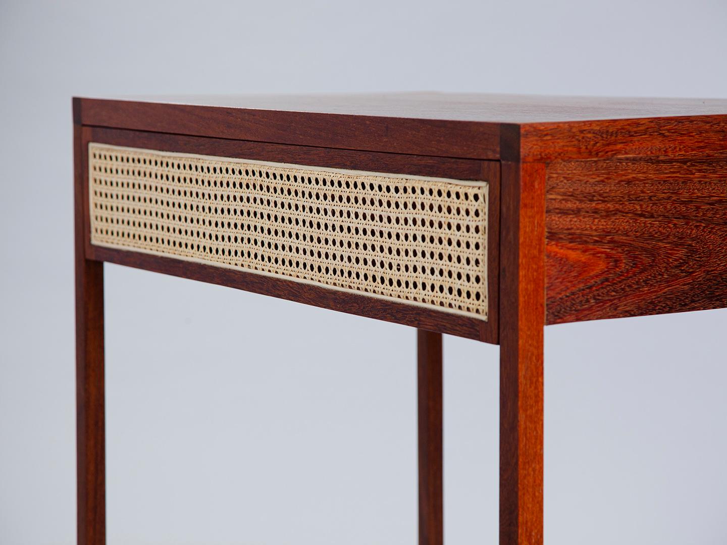 El Escritorio Cuadrado. Mesa de escritorio brasileña de madera maciza diseñada por Amilcar Oliveira en venta 10