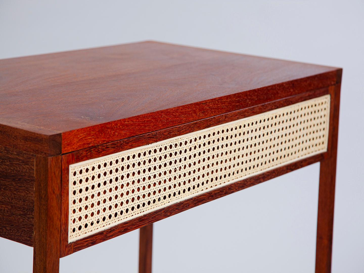 El Escritorio Cuadrado. Mesa de escritorio brasileña de madera maciza diseñada por Amilcar Oliveira en venta 12