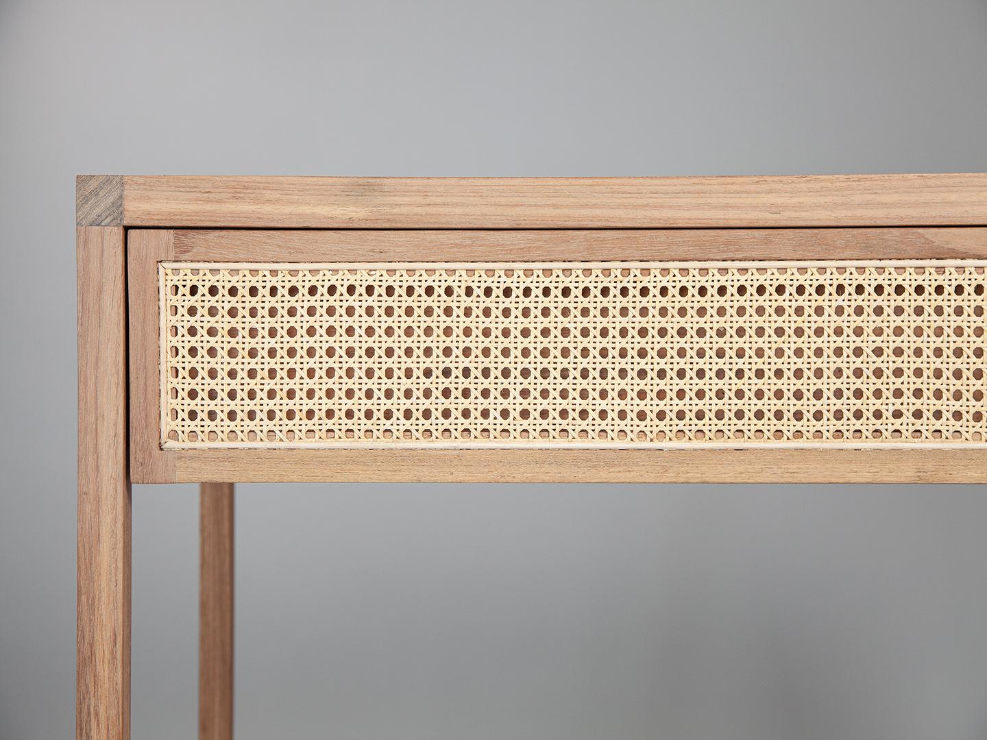 El Escritorio Cuadrado. Mesa de escritorio brasileña de madera maciza diseñada por Amilcar Oliveira Moderno en venta