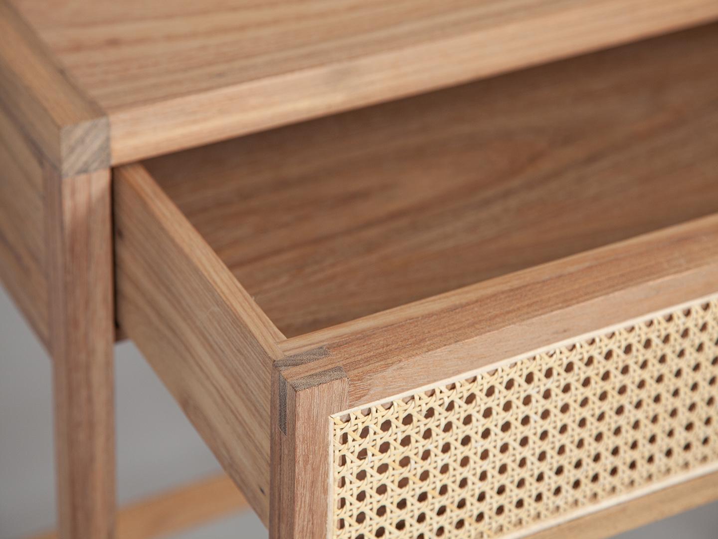 El Escritorio Cuadrado. Mesa de escritorio brasileña de madera maciza diseñada por Amilcar Oliveira Paja en venta