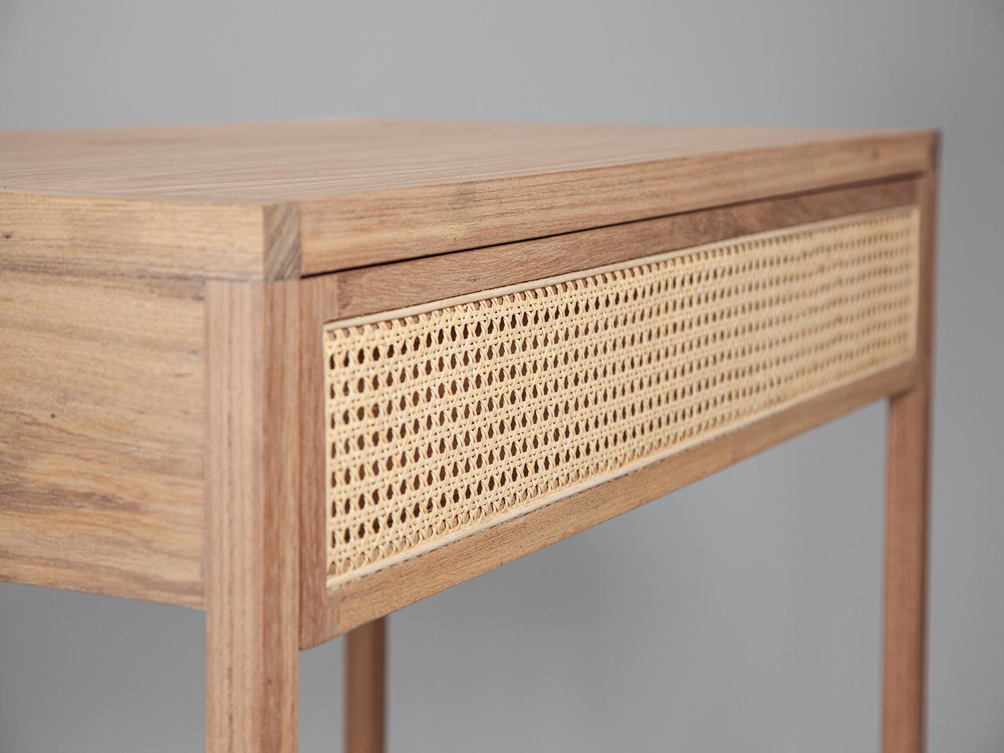 El Escritorio Cuadrado. Mesa de escritorio brasileña de madera maciza diseñada por Amilcar Oliveira en venta 1