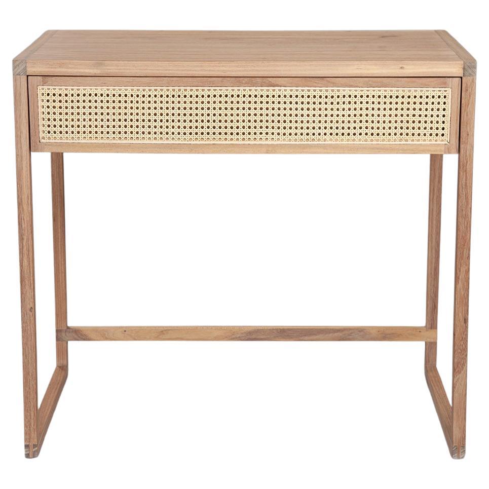 Il Desk Square. Tavolo da scrittura in legno massiccio brasiliano di Amilcar Oliveira