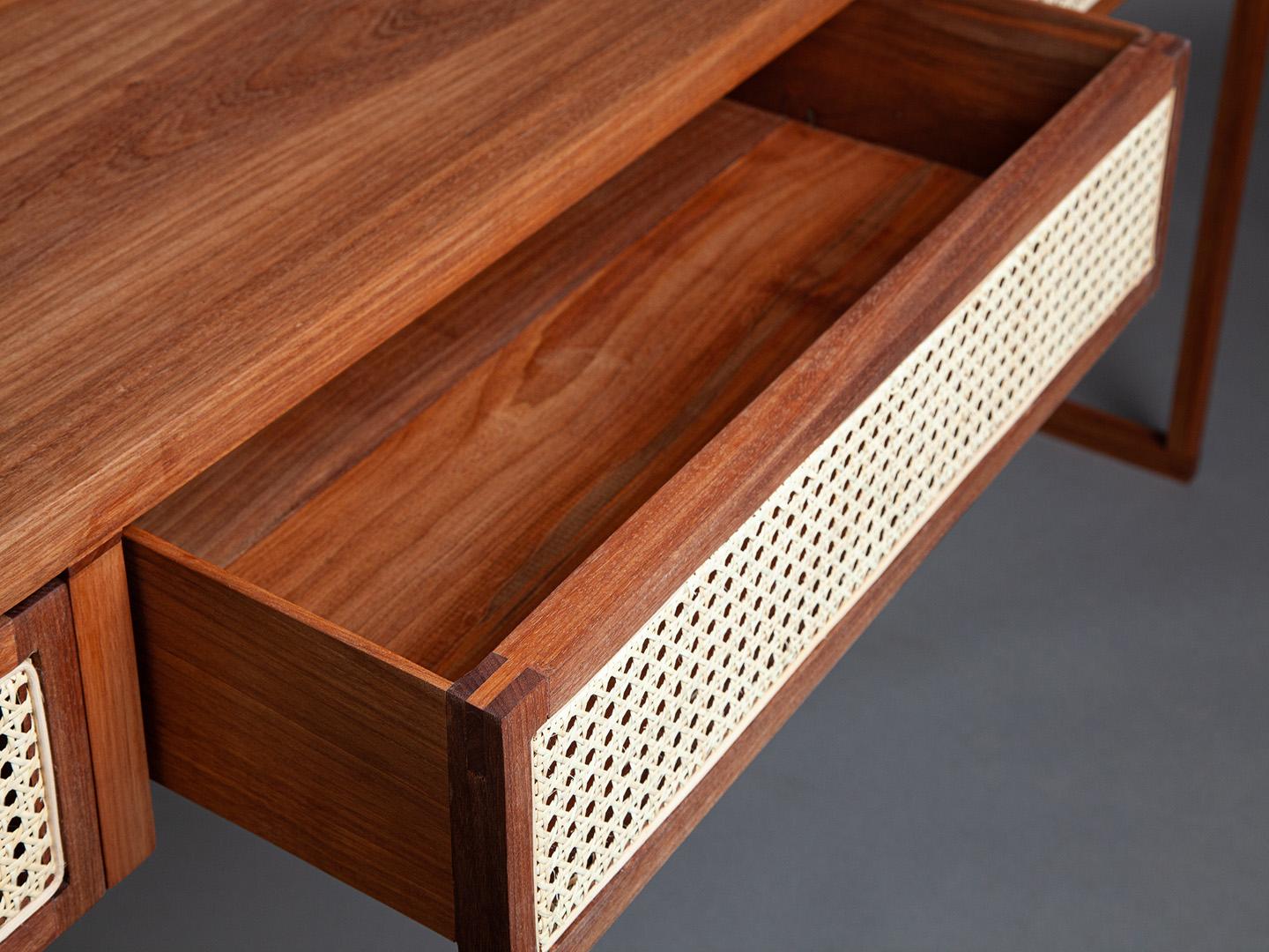 Hand-Crafted The Square desk with 3 Drawers. Brazilian Solid wood and Straw. For Sale