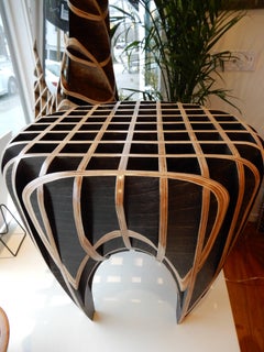 Mesa auxiliar artesanal de la "Colección Cantera" del artista de Studio A, Ryan Dart