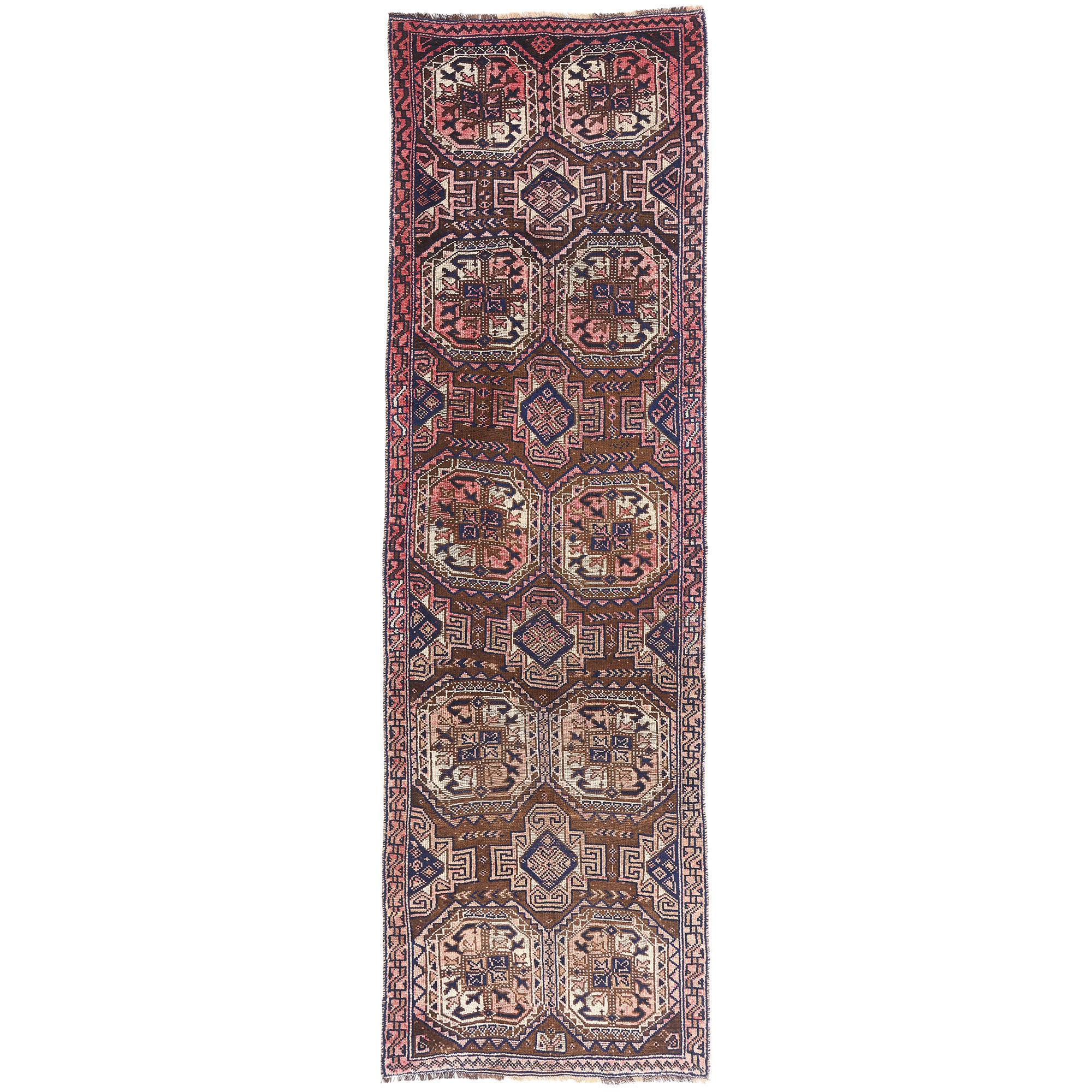 The Stepped Gul Caravan: A Late 19th Century Persian Shiraz Masterpiece of Power For Sale