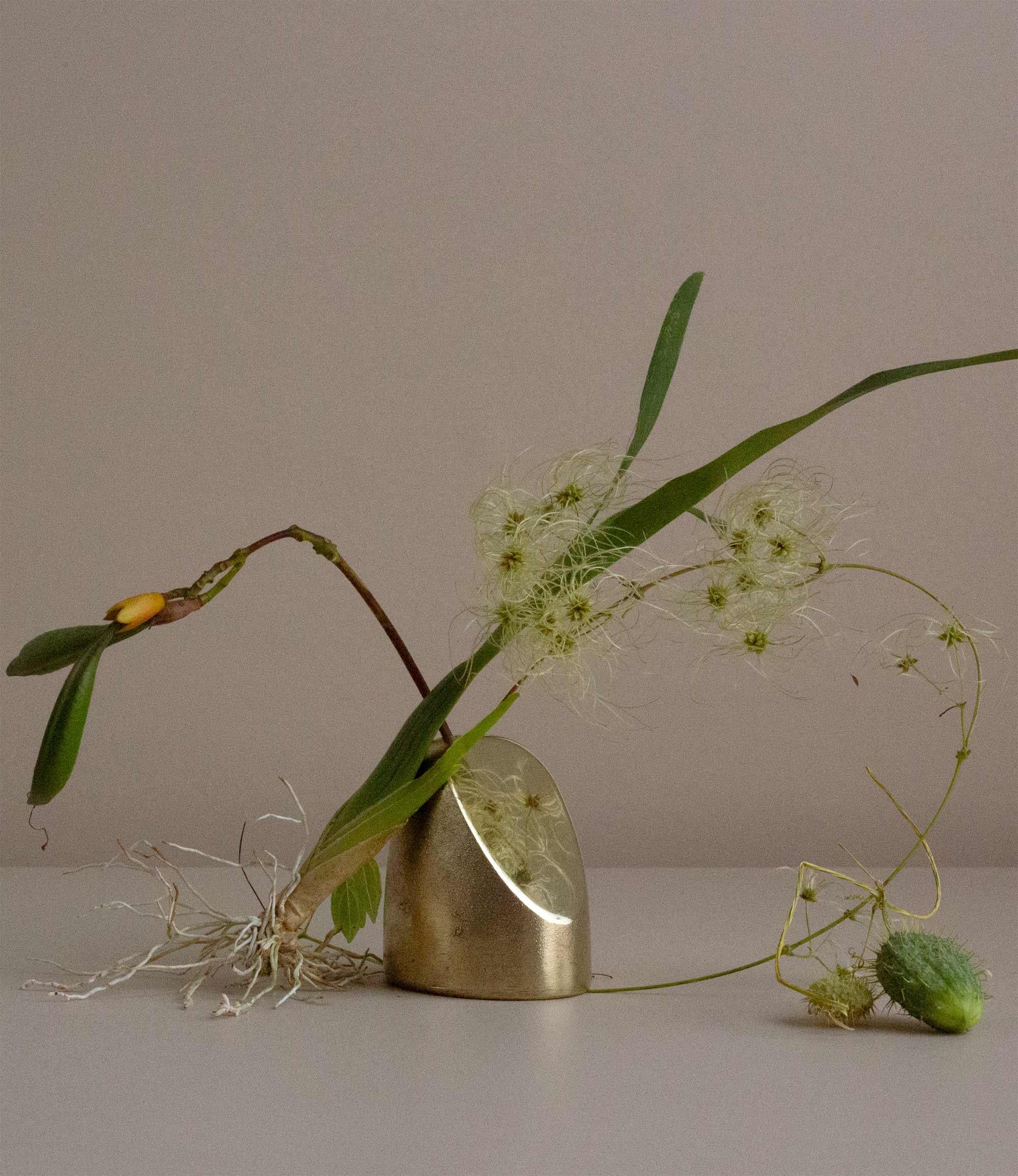 XXIe siècle et contemporain Ensemble de 3 accessoires à fleurs en bronze « Stone and The Pebble » en vente