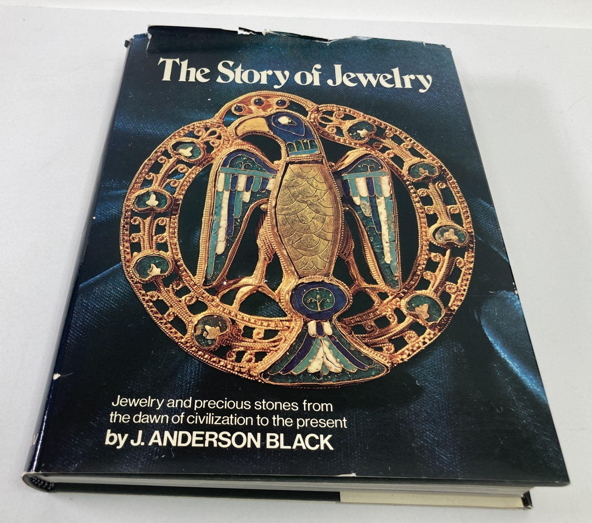 The Story of Jewelry 1973 by J. Anderson. Introduction by Edward Lucie-Smith Black Hardcover Book.
Translate from Italian. J. Anderson Black - Storia dei gioielli
English text.
Documents jewelry's history from the primitive ornaments of