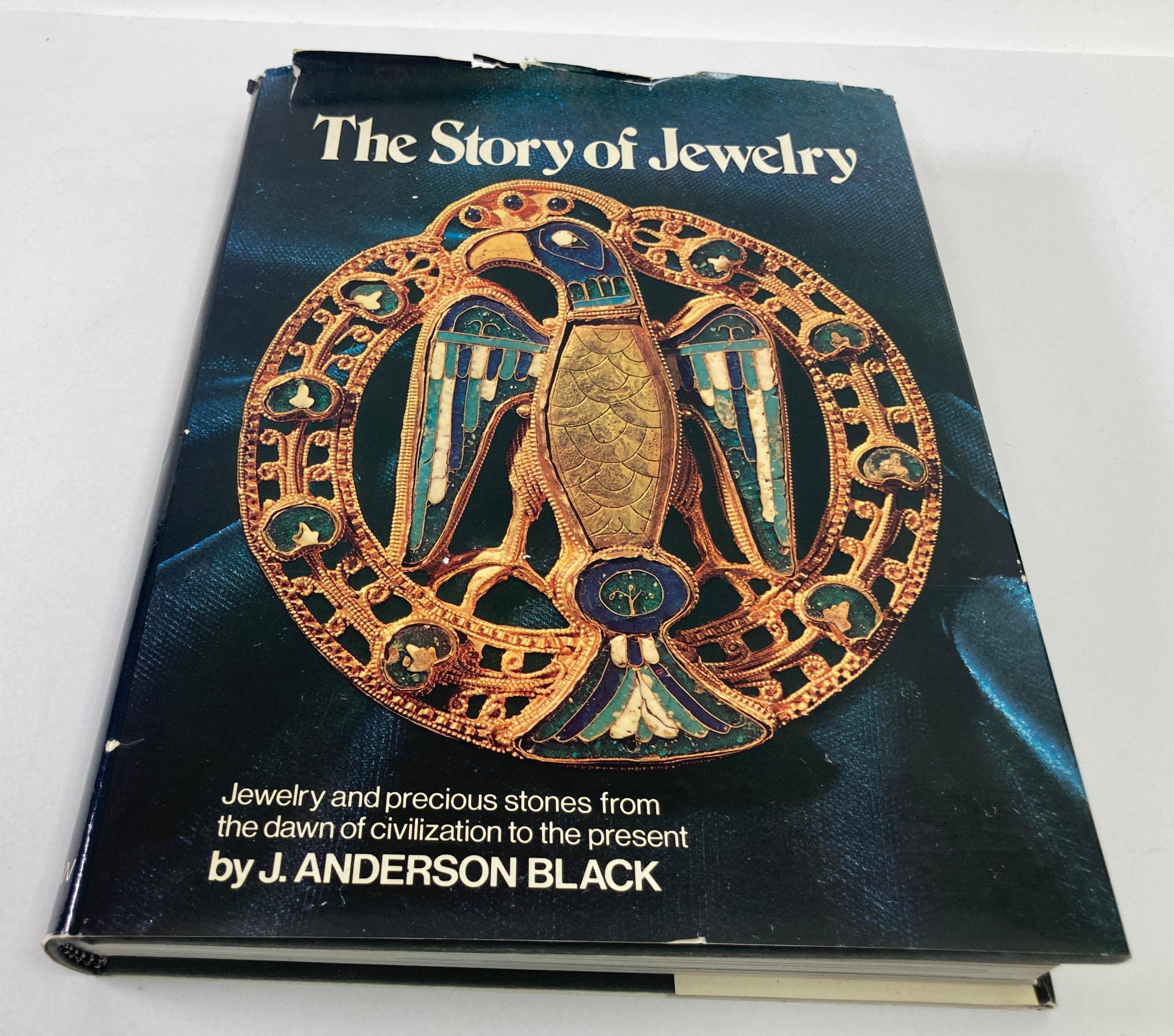 The Story of Jewelry 1973 by J. Anderson. Introduction by Edward Lucie-Smith Black Hardcover Book.
Translate from Italian. J. Anderson Black - Storia dei gioielli
English text.
Documents jewelry's history from the primitive ornaments of prehistoric