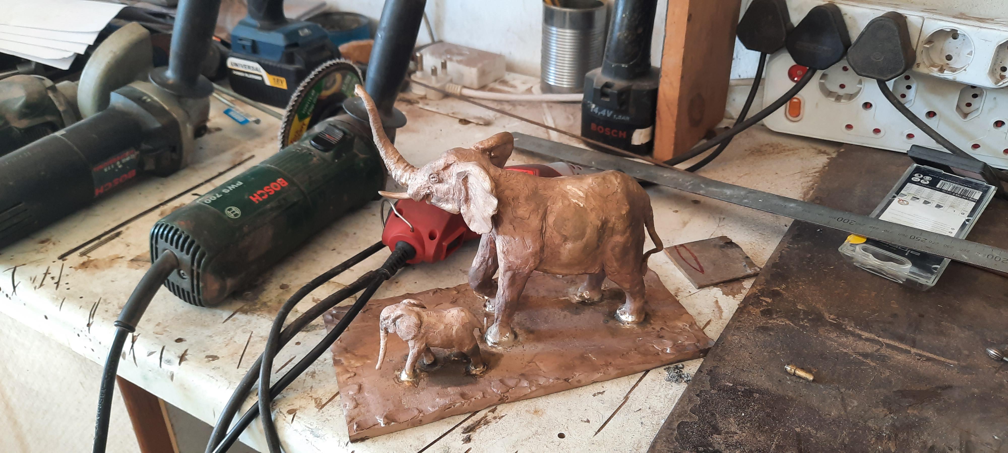 La Sorpresa - Escultura Elefante de Bronce Vaciado en venta