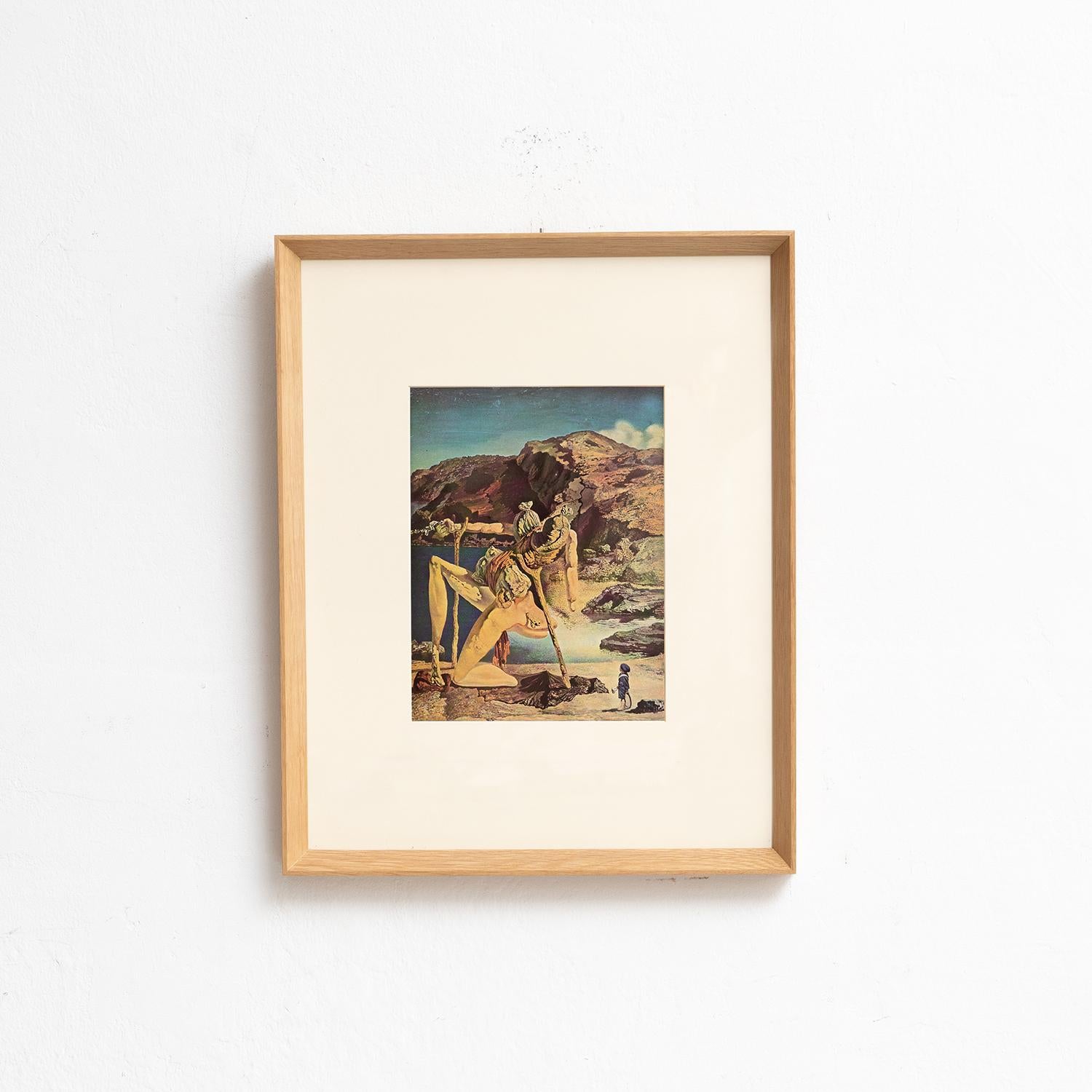 Adéntrate en el fantástico mundo de Salvador Dalí con este cautivador cliché en color, meticulosamente editado por Editions du Chêne en París, Francia, en 1957. Enmarcado en un hermoso marco de madera maciza de 54 cm de alto, 43,5 cm de ancho y 3,5