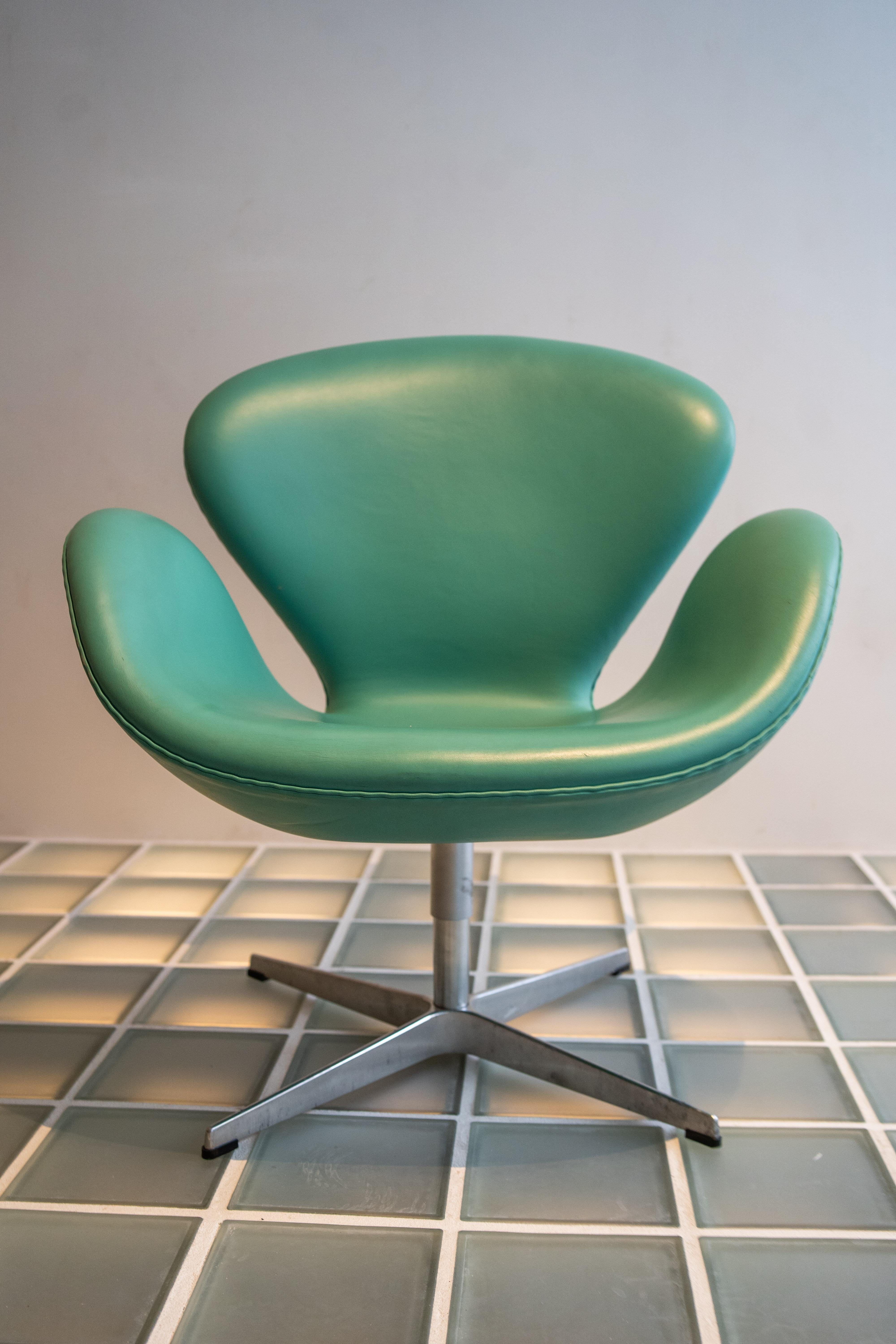 Metal The Swan Chair by Arne Jacobsen for Fritz Hansen