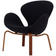 "The Swan" Chair by Arne Jacobsen