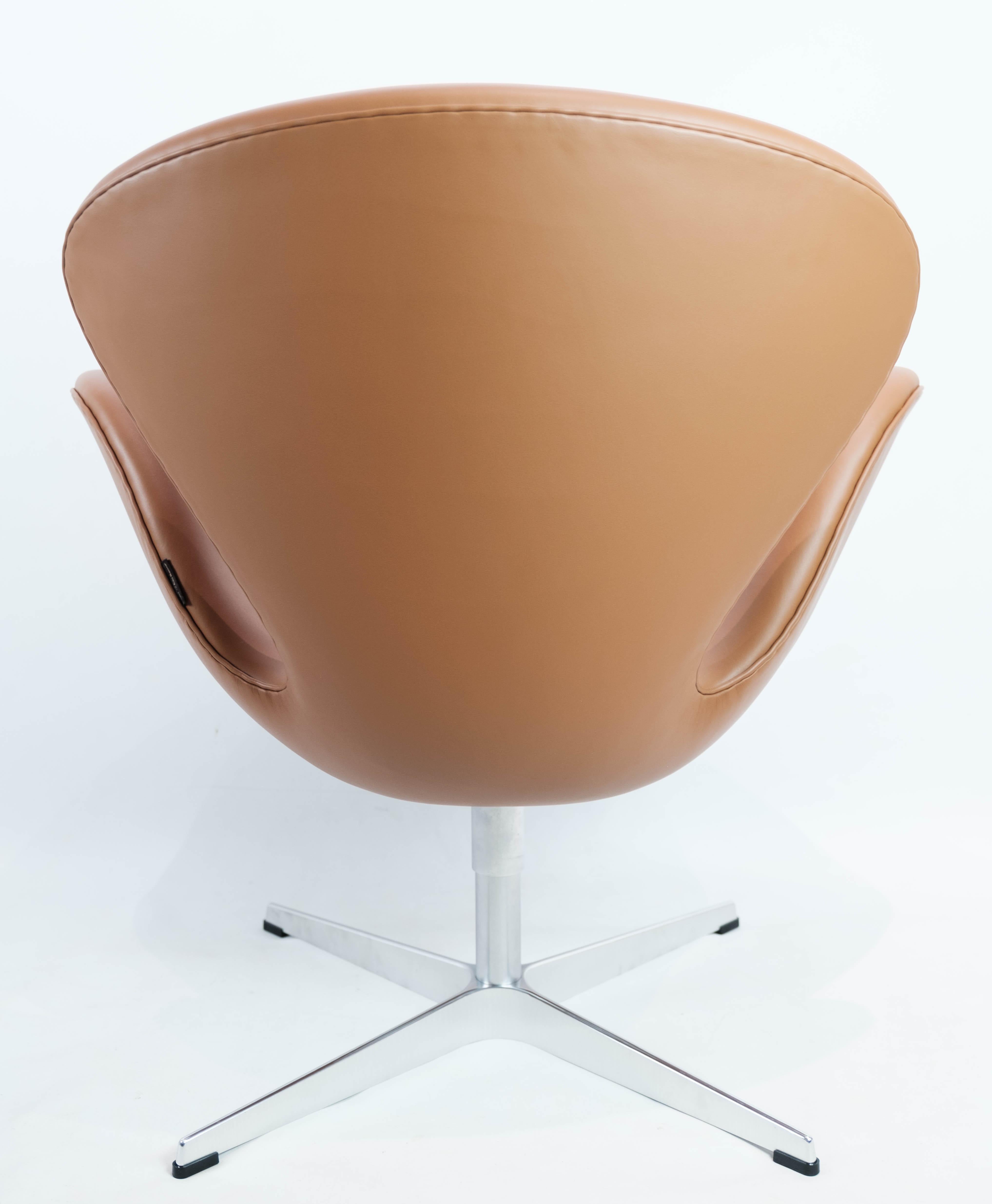 Swan Chair, Model 3320, Designed by Arne Jacobsen 1