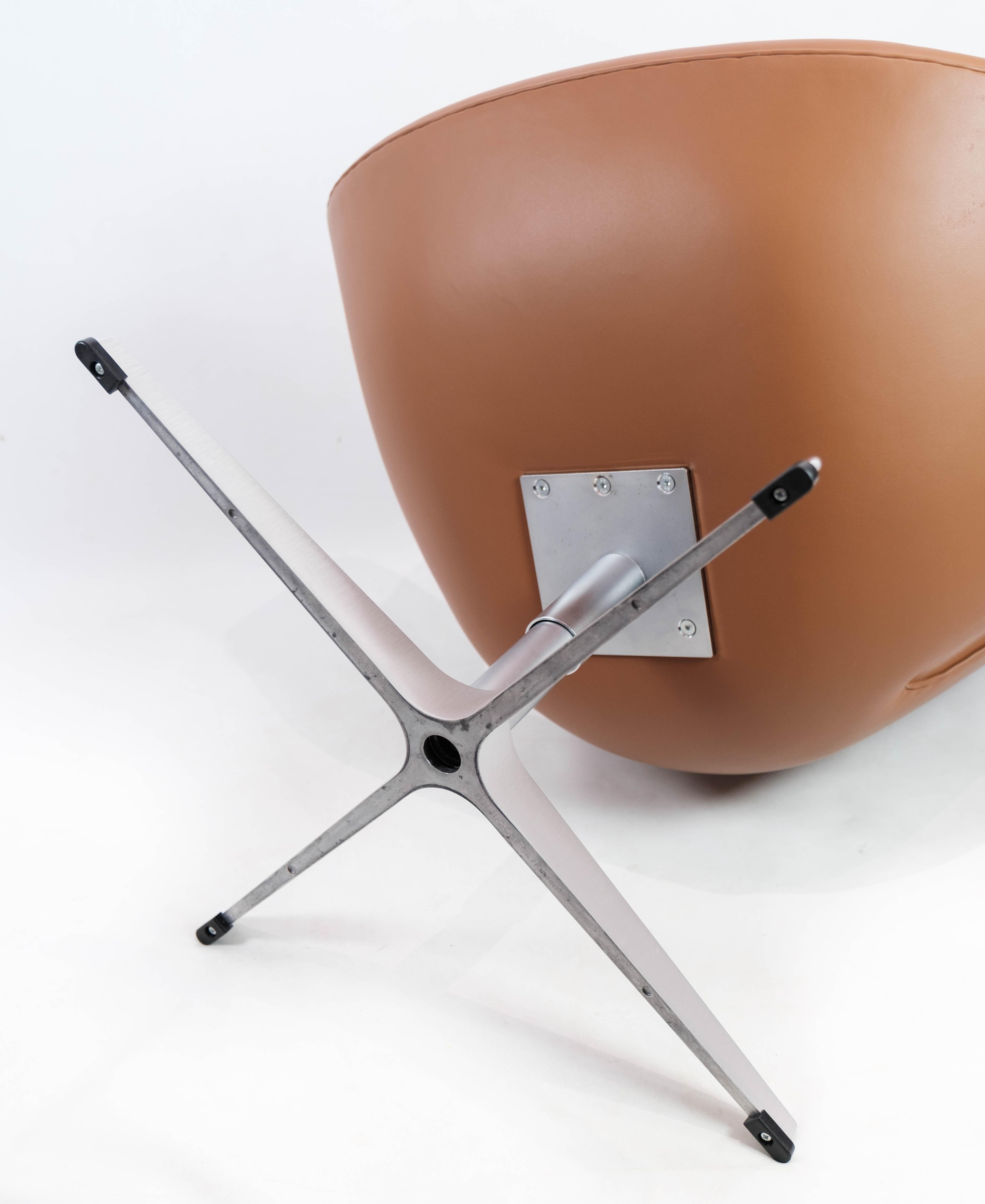 Swan Chair, Model 3320, Designed by Arne Jacobsen 4