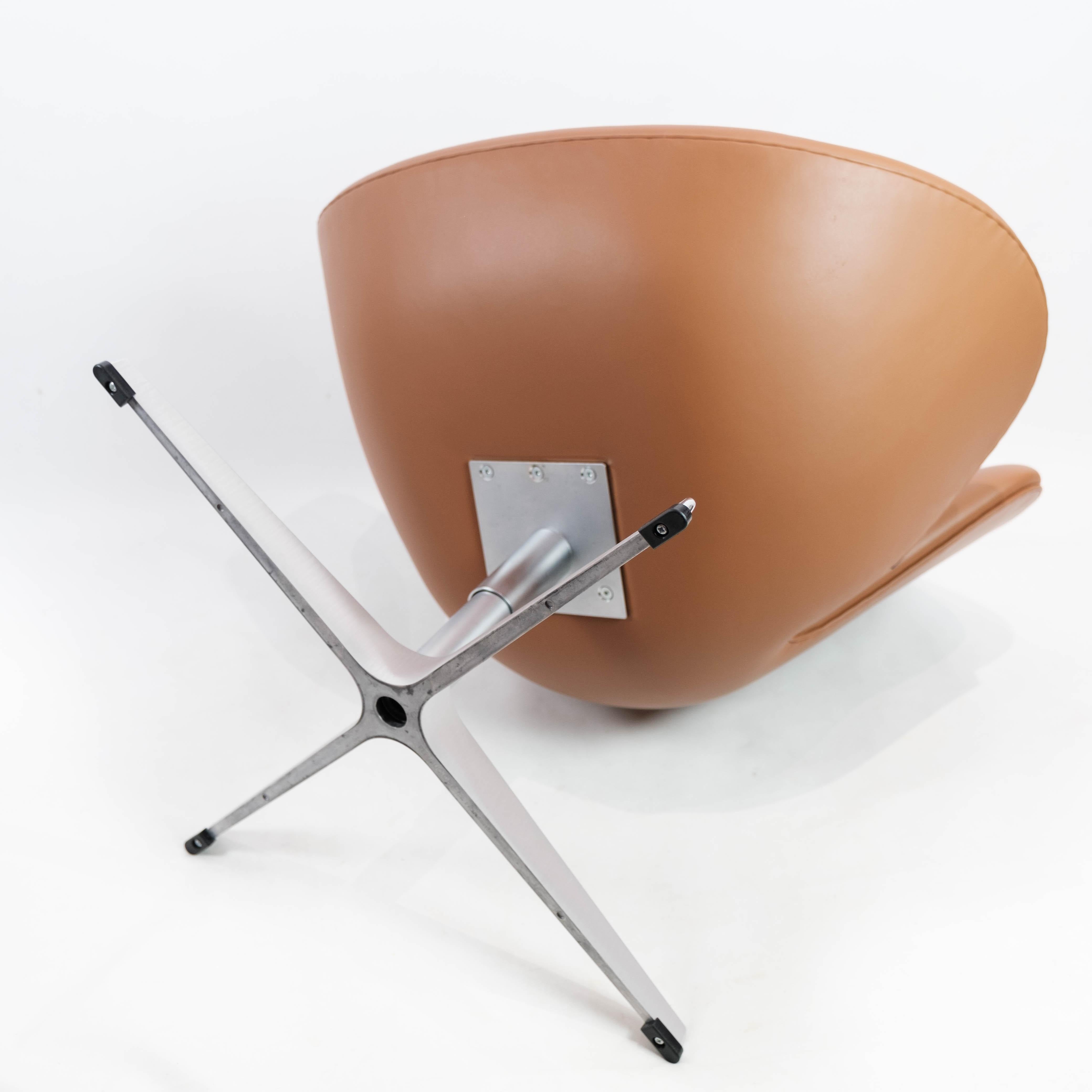 Swan Chair, Model 3320, Designed by Arne Jacobsen 6