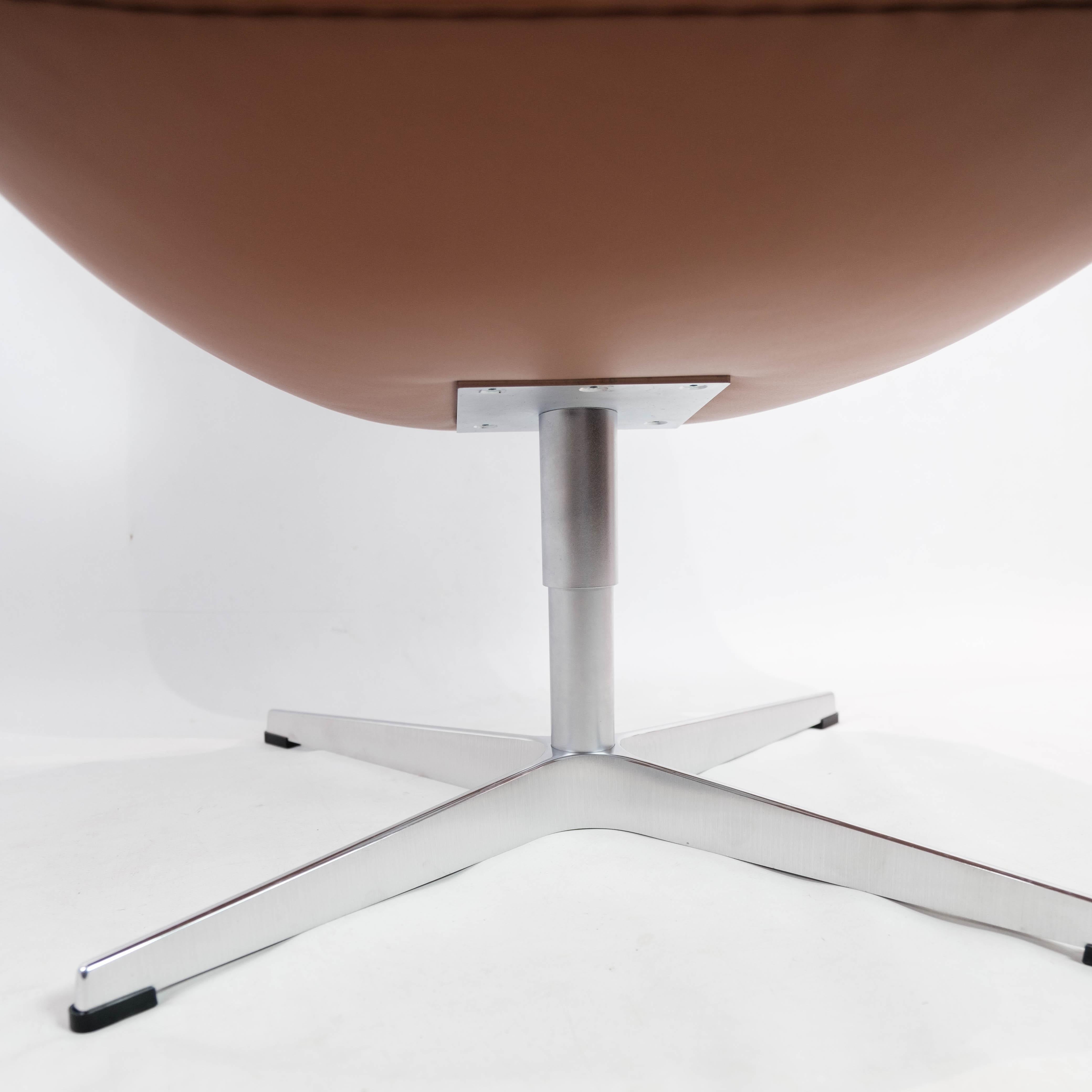 Swan Chair, Model 3320, Designed by Arne Jacobsen In Good Condition In Lejre, DK