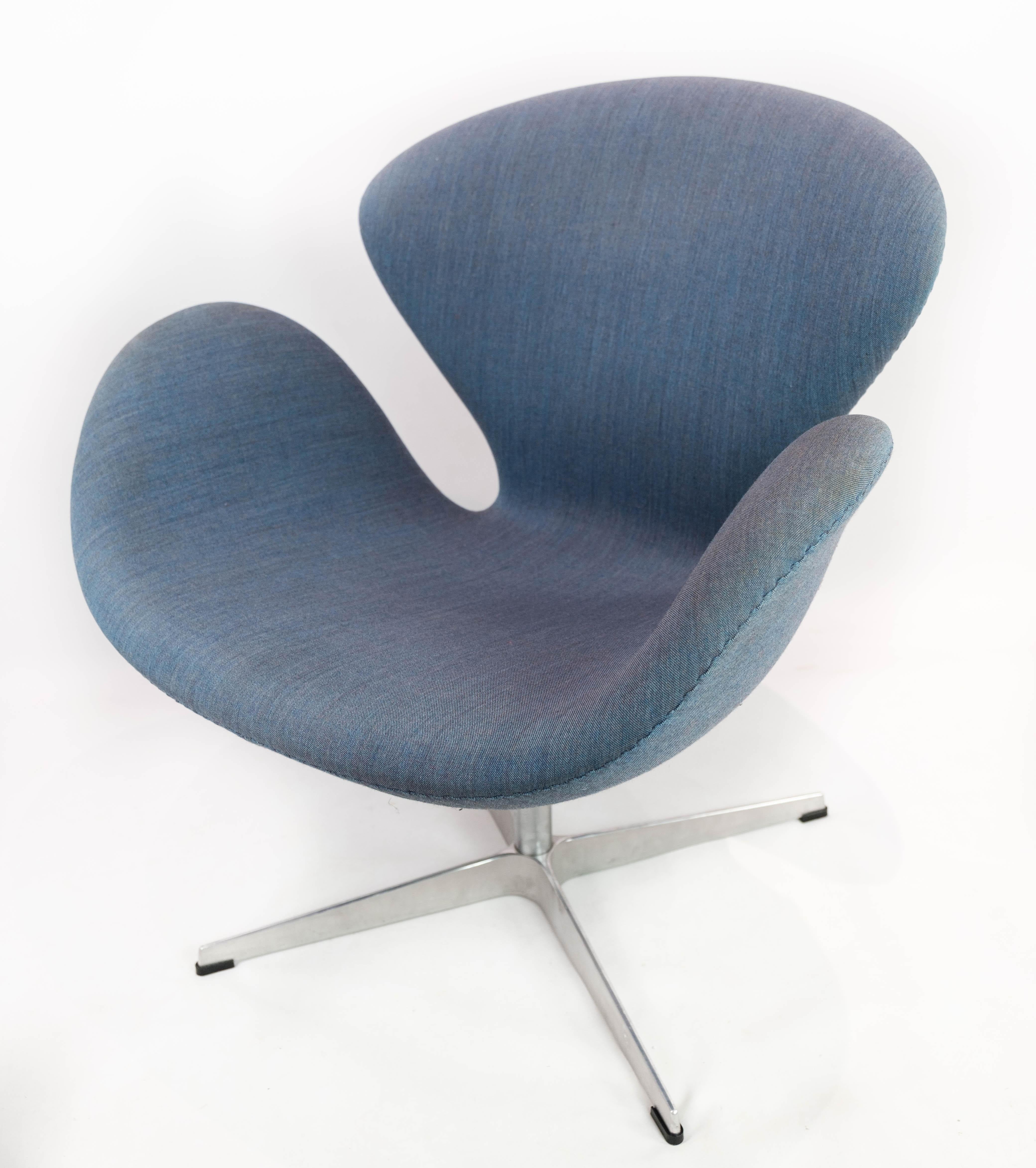 The swan chair, model 3320, designed by Arne Jacobsen in 1958 and manufactured by Fritz Hansen in 2014. The chair is with original upholstery in blue wool fabric and is in great vintage condition.
