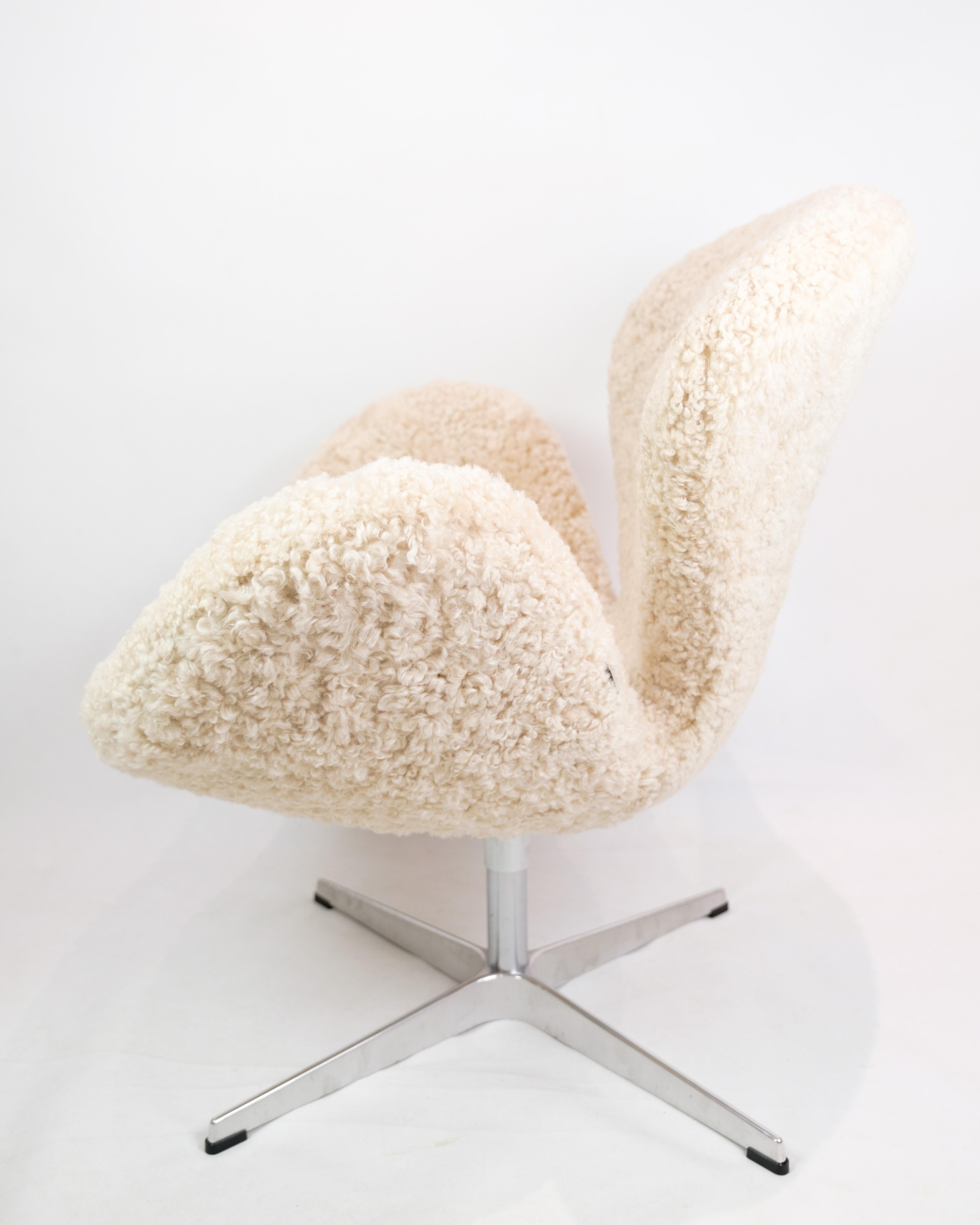 The Swan, Model 3320 Designed By Arne Jacobsen, Made By Fritz Hansen From 1958s For Sale 1