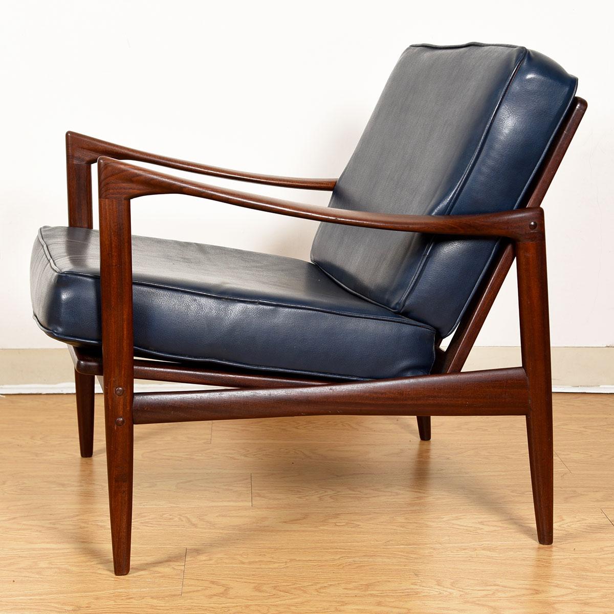 Swedish ‘Candidate’ Chair by Danish Legend by Ib Kofod Larsen In Good Condition For Sale In Kensington, MD