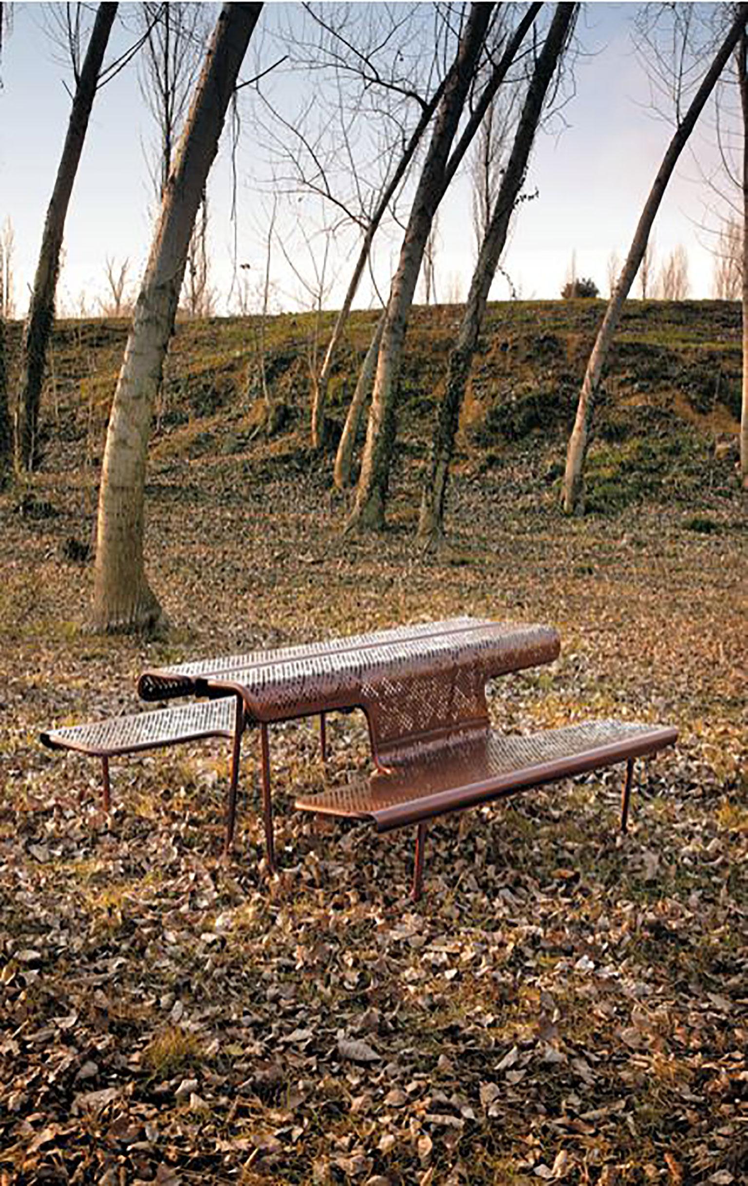 Swiss Benches by Alfredo Haberli for BD Barcelona In New Condition For Sale In Brooklyn, NY