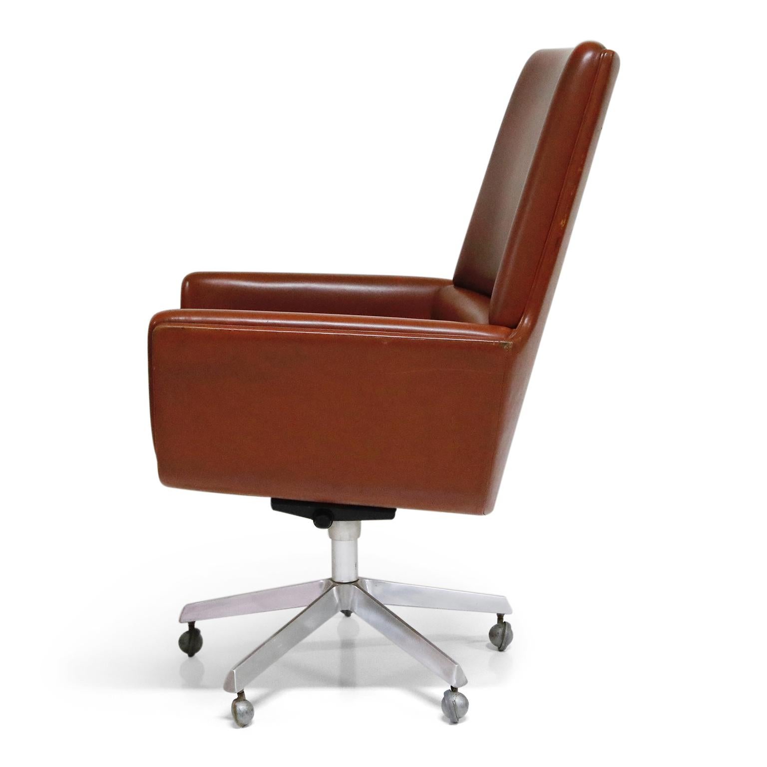 This sophisticated and classy executive leather desk chair was designed by Finn Juhl in 1965 and produced by France and Son. Part of the Technocrat group, this executive office task chair is Model #210 as seen in the advertisement shown in the photo