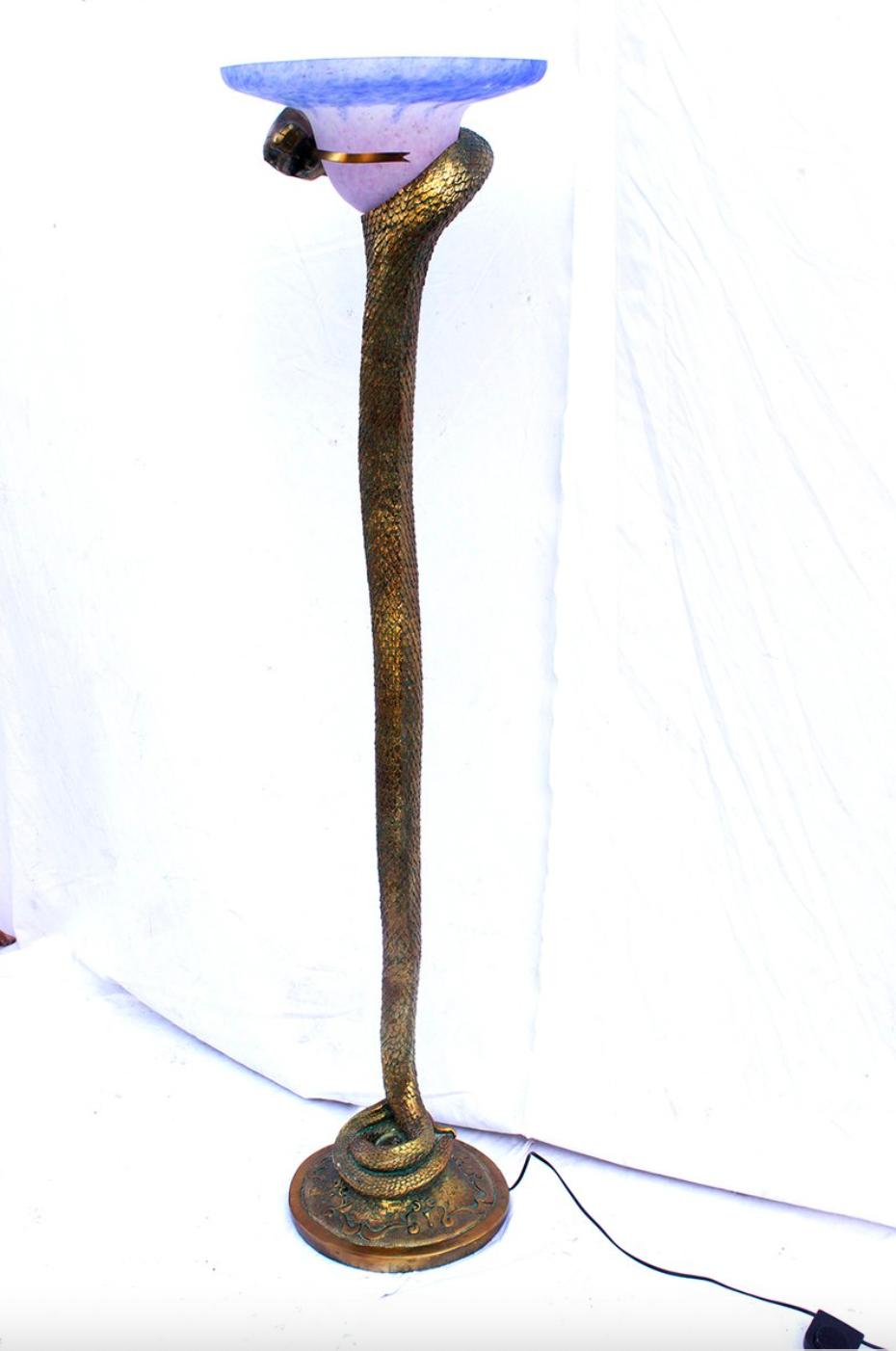 Midcentury cast bronze floor lamp depicting a highly detailed snake rising up from a woven basket and coiled around an 'art de France' handmade pâte de verre glass shade.

This floor lamp emits a clear light due to the white glass.

Beautiful