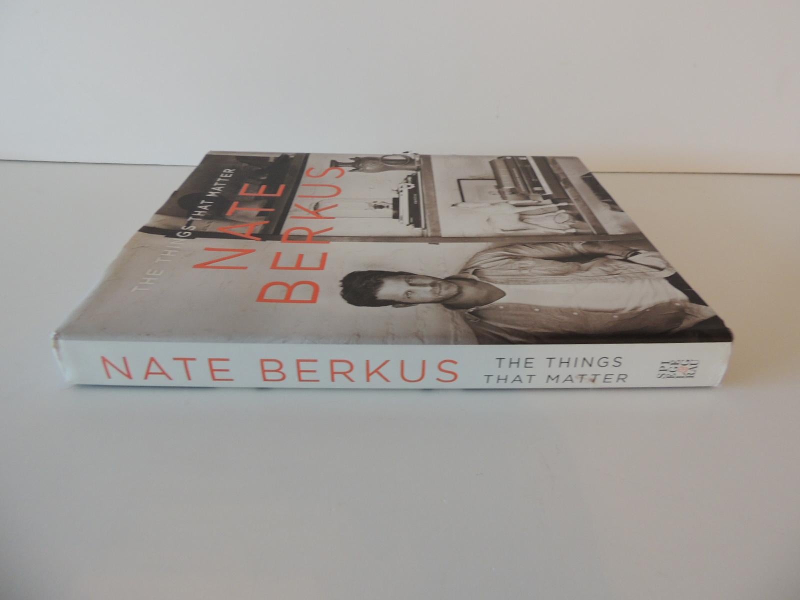 The Things that Matter by Nate Berkus Decorating coffee table hardcover book
Publisher : Random House; 1st edition (October 16, 2012)
Small tear on cover
Language : English
Hardcover : 336 pages/USA
Dimensions : 9.48 x 1.13 x 11.16 inches.
  