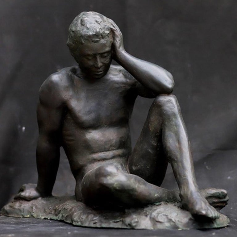 An original work of art by artist Raffaello Romanelli, this stupendous piece draws inspiration from renowned sculpture “The Thinker” by Rodin (“Il Pensatore” in Italian). Capturing a young man ruminating, a timeless symbol of human reflection, this