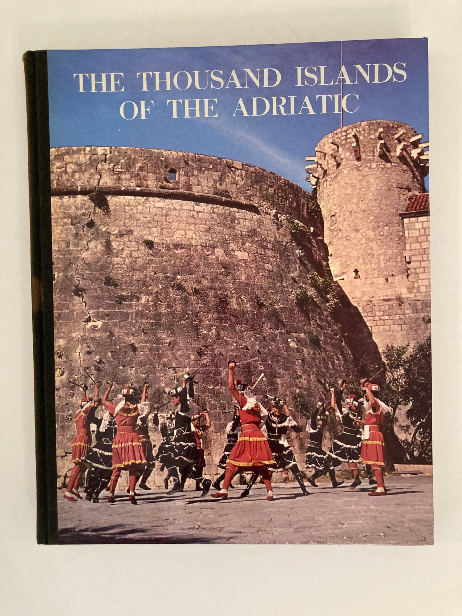 Livre à couverture rigide Thousand Islands of the Adriatic de 1965, 1ère édition en vente 7
