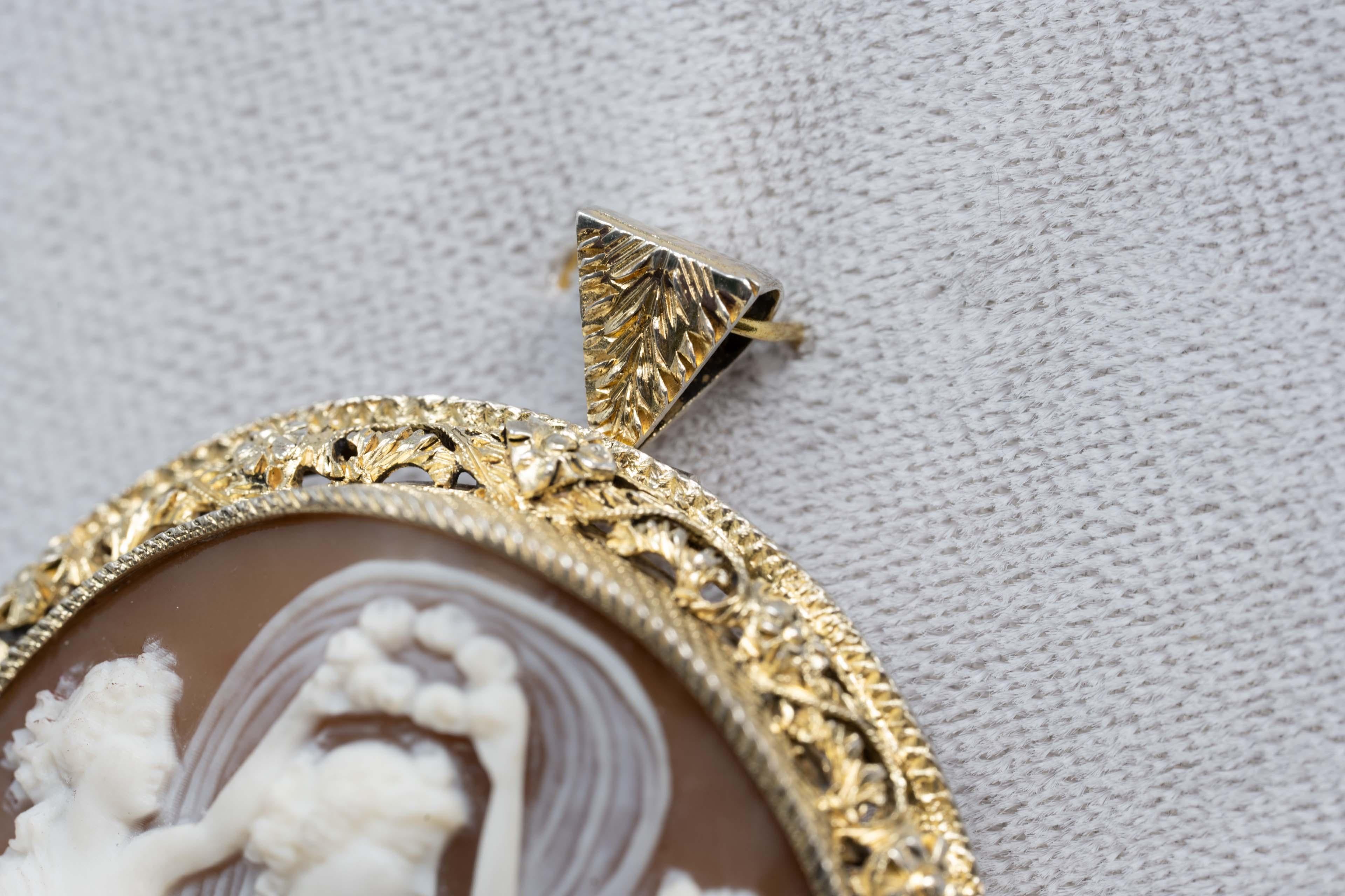 The Three Graces Carved Cameo in Gilt Silver In Good Condition In Montreal, QC