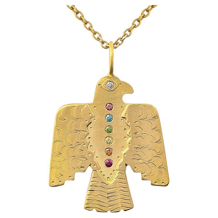 Ethical Amulet-Anhänger " Thunderbird" aus 18 Karat Gold mit farbigen Diamanten und Rubinen  im Angebot