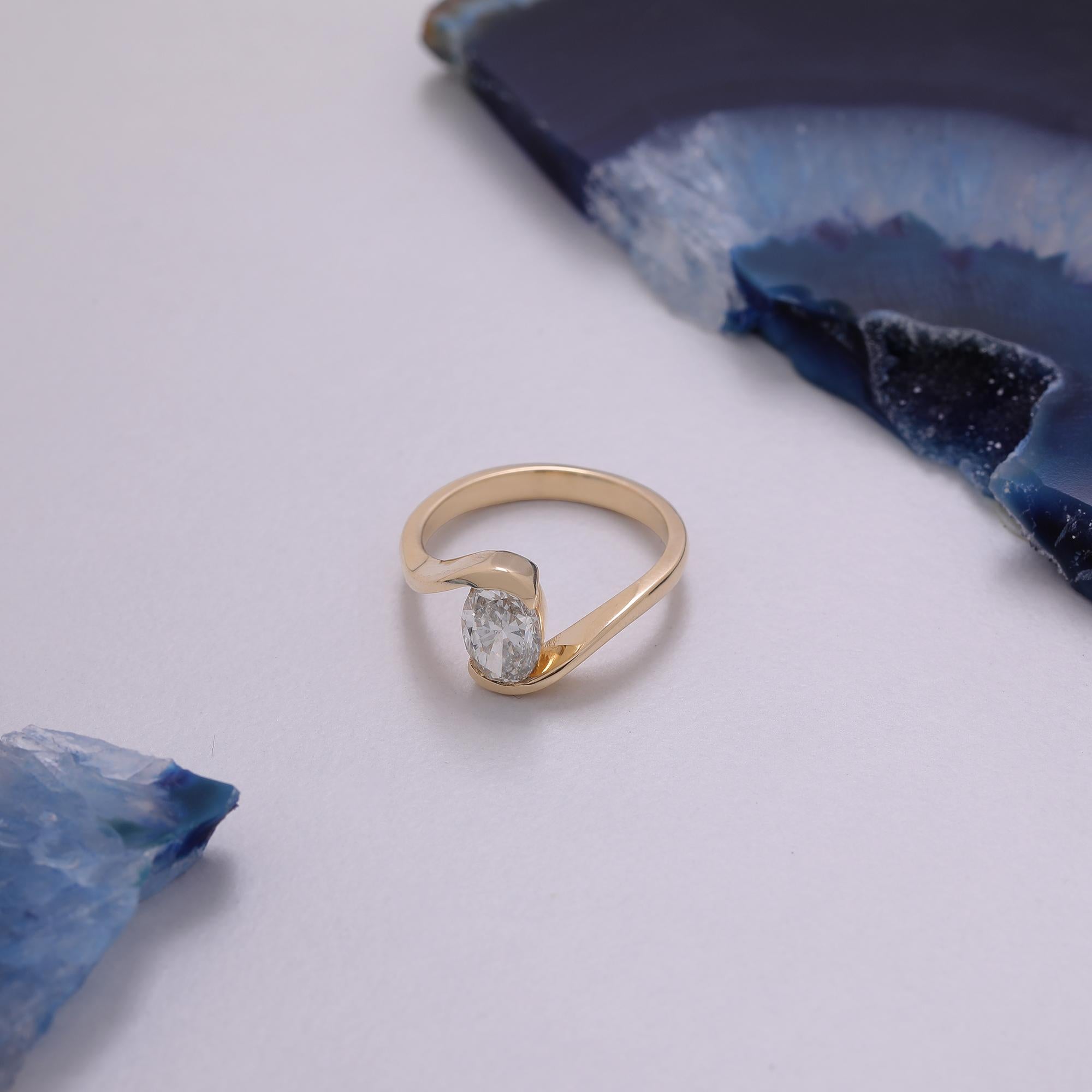 En vente :  Bague de fiançailles à diamant ovale The Tide 4