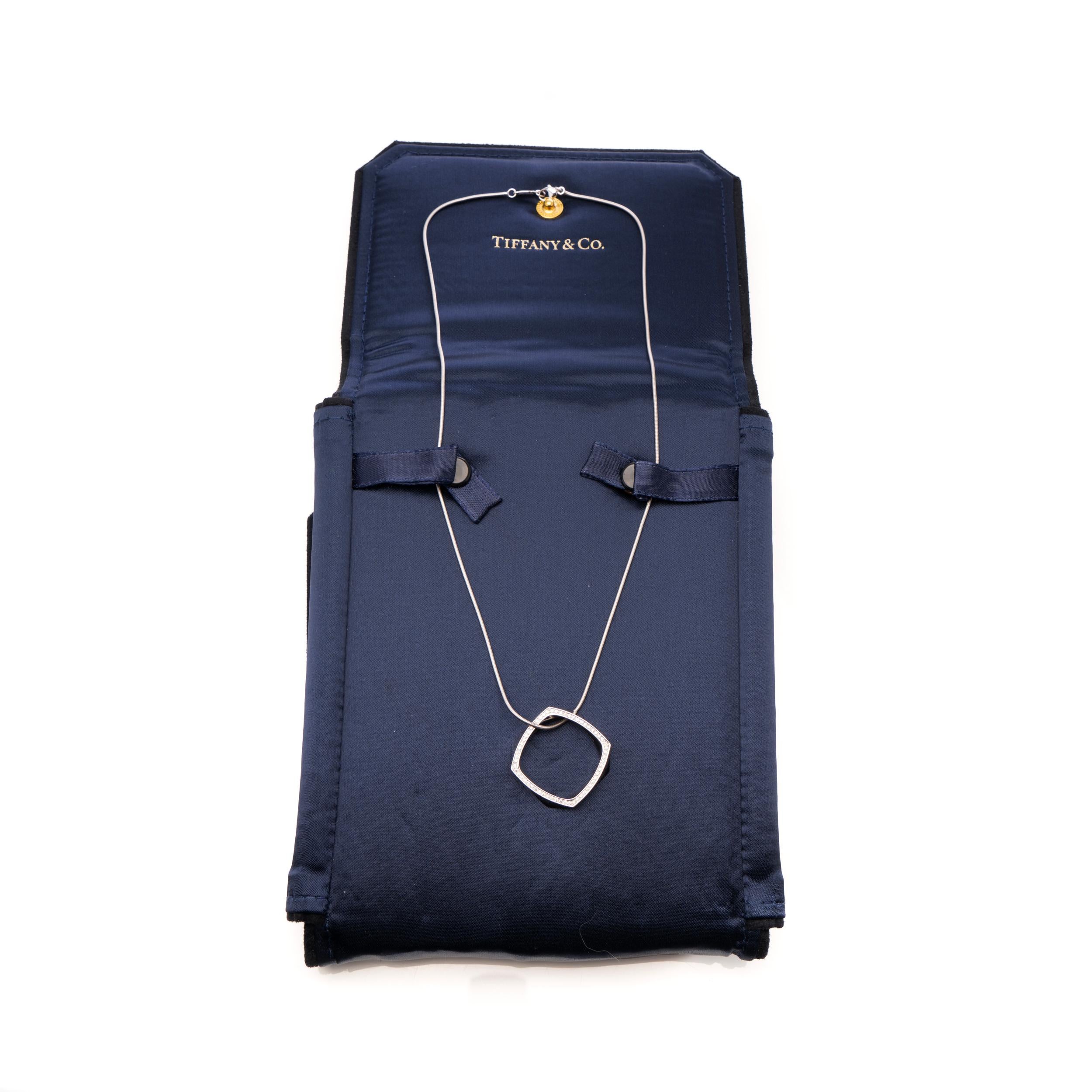 Taglio brillante La Tiffany & Co. Collana in oro 18kt con ciondolo quadrato di diamanti di Frank Gehry in vendita