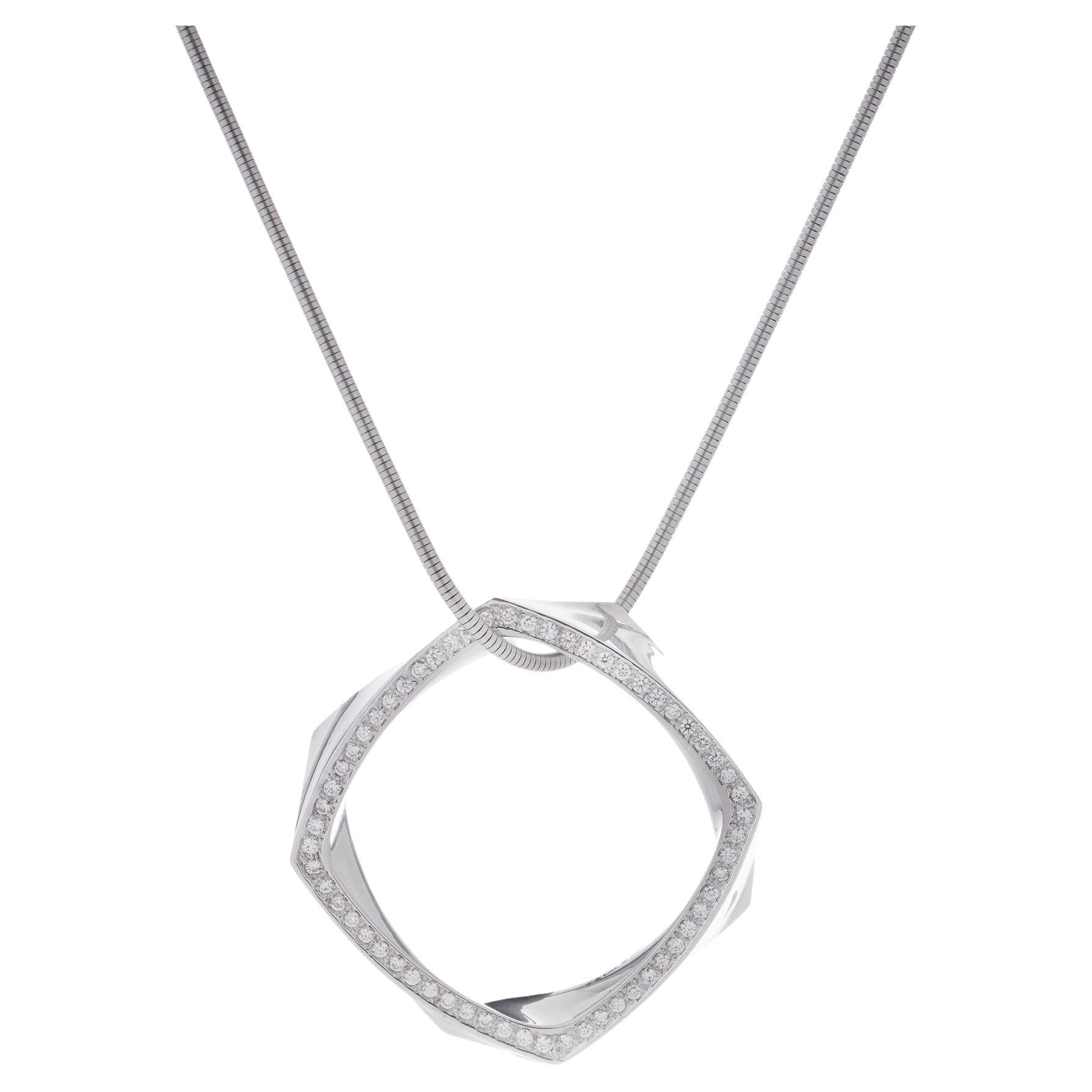 La campaña Tiffany & Co. Collar de oro de 18 quilates Frank Gehry con colgante cuadrado de diamantes