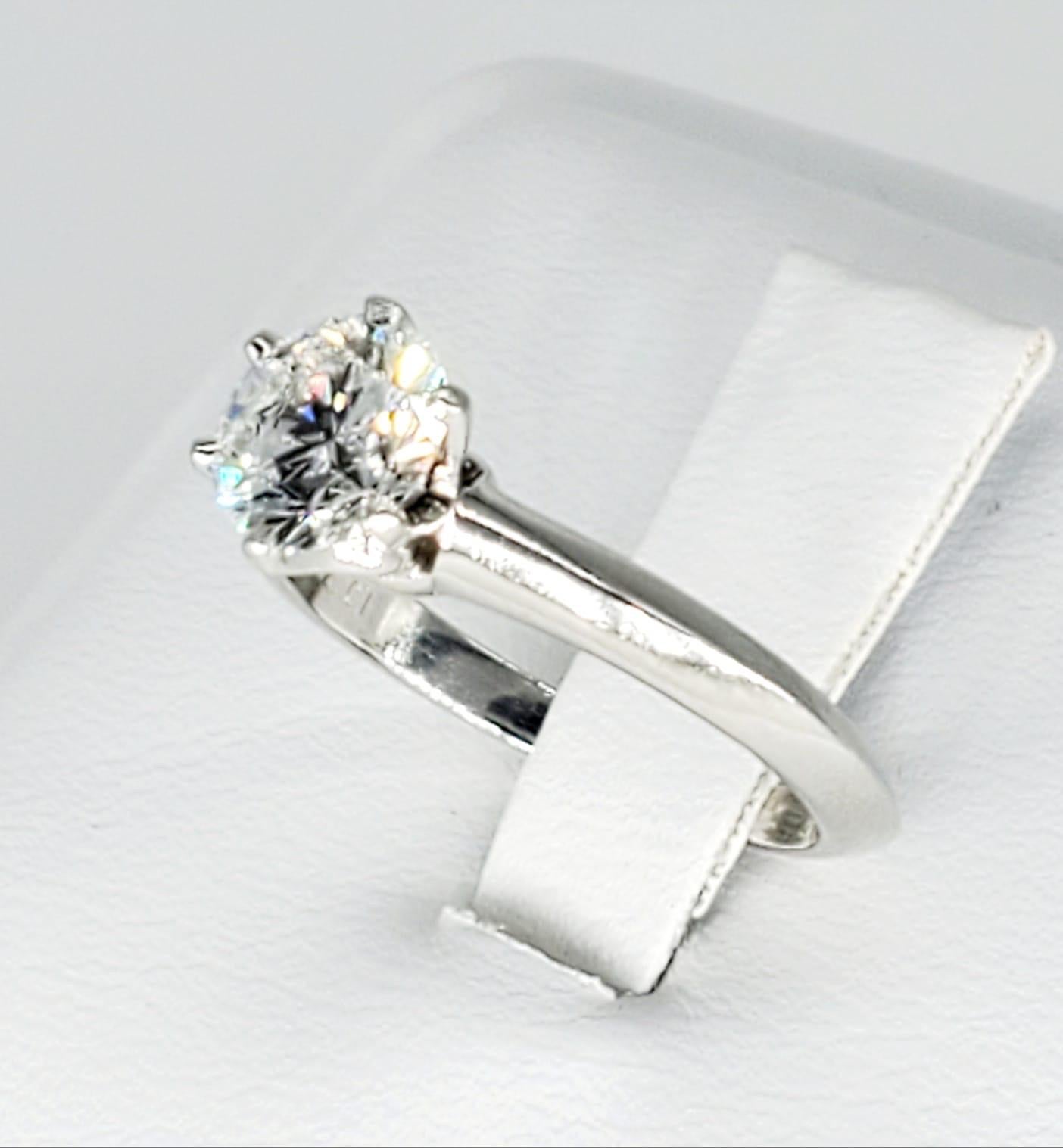 Round Cut Tiffany & Co. Setting 1.02 Carat F/VVS1 Diamond Engagement Ring in Platinum For Sale
