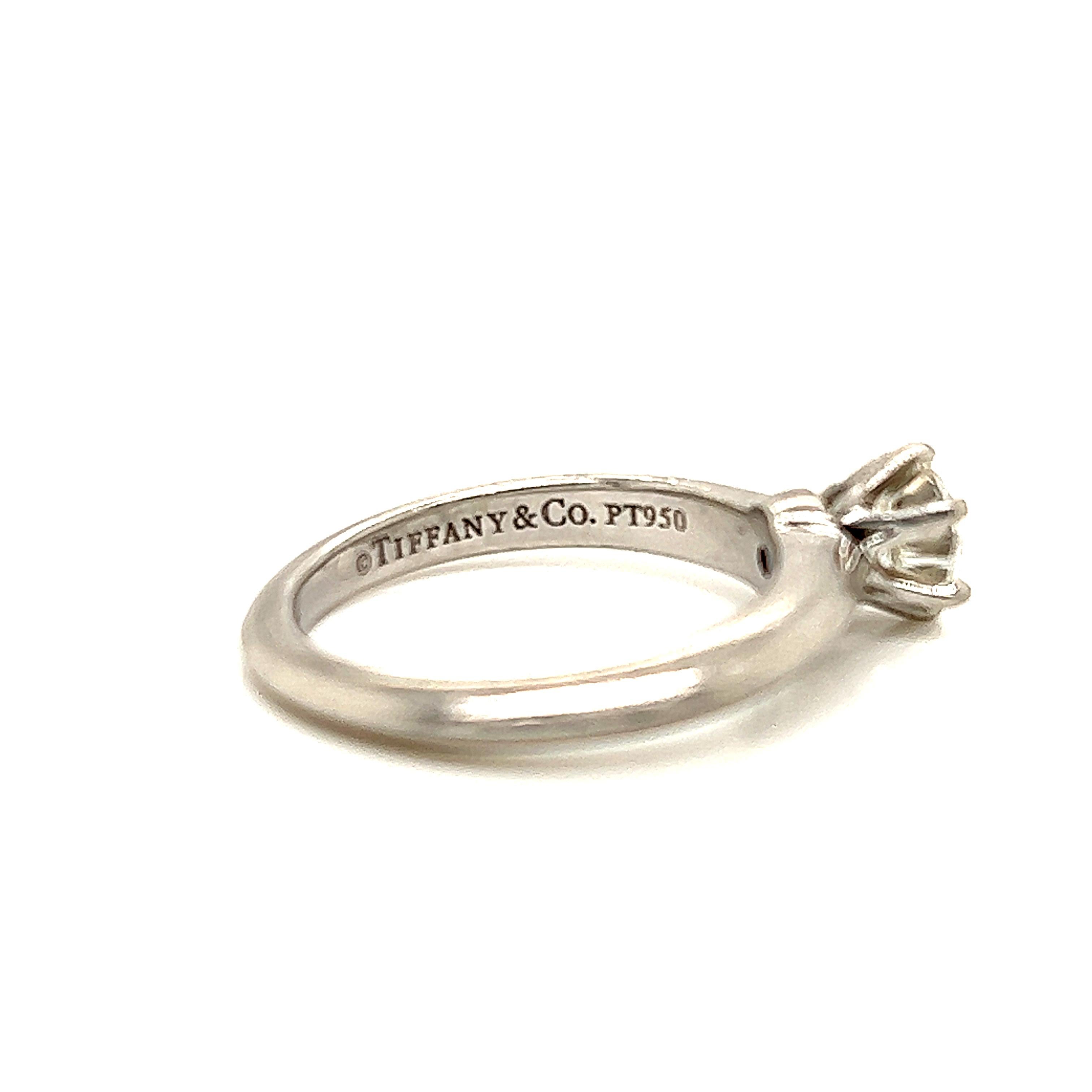 Taille ronde Bague de fiançailles « The Tiffany Setting » en platine et diamants 0,62 carat en vente