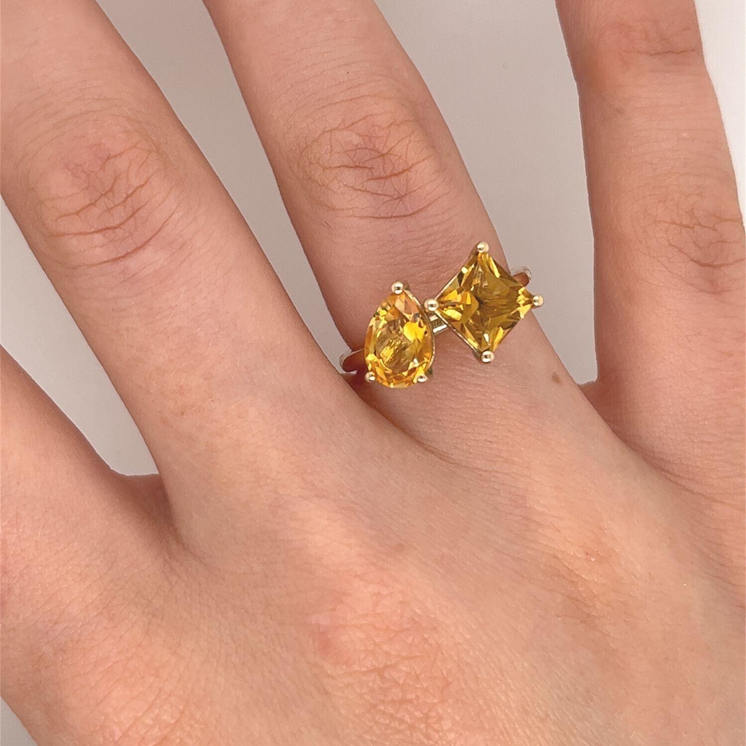 The Toi et Moi Golden Citrine 2.74ct Ring in 14ct Yellow Gold For Sale 2