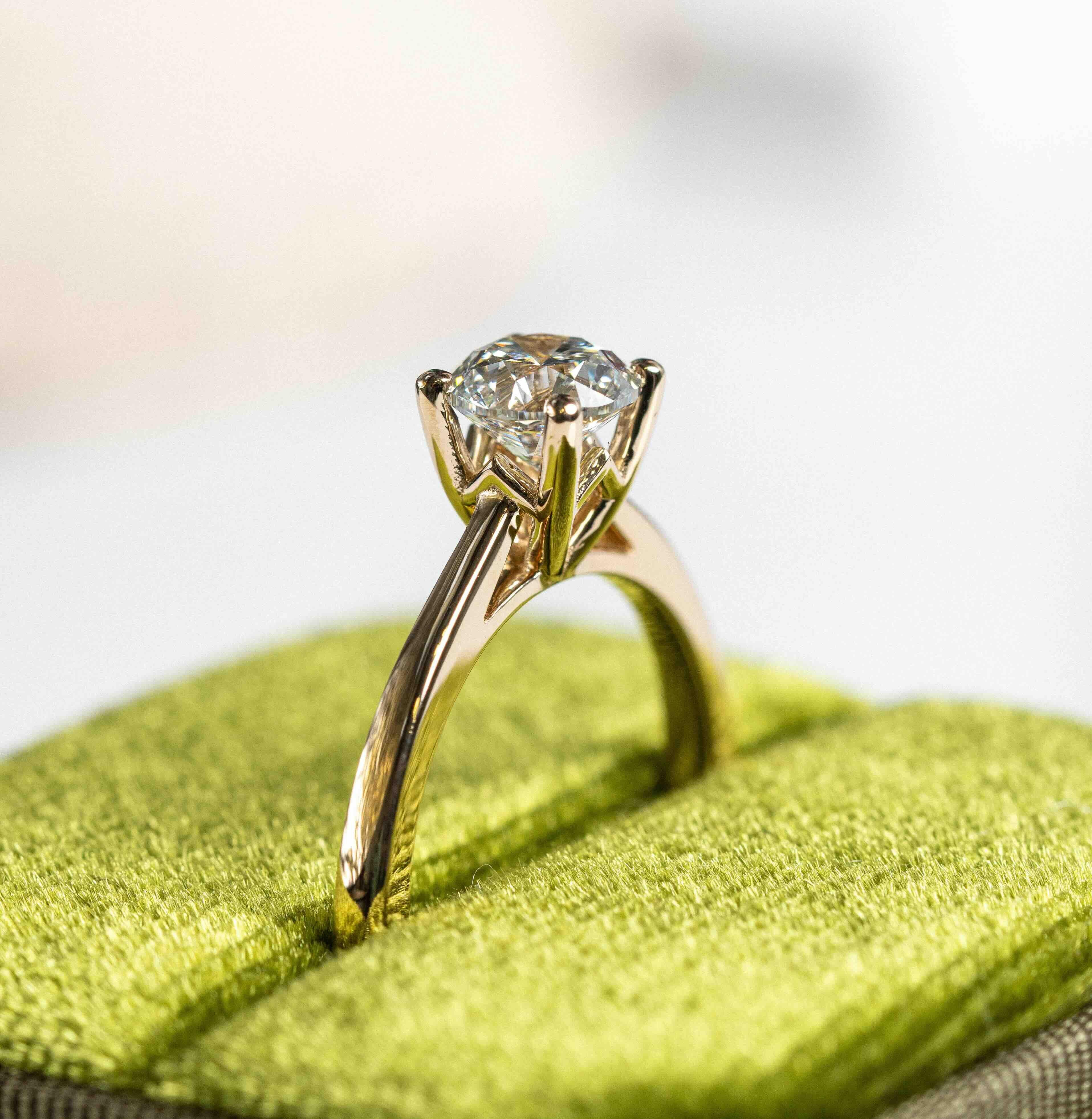 For Sale:  The Tulip 1.00ct Diamond Engagement Ring 4