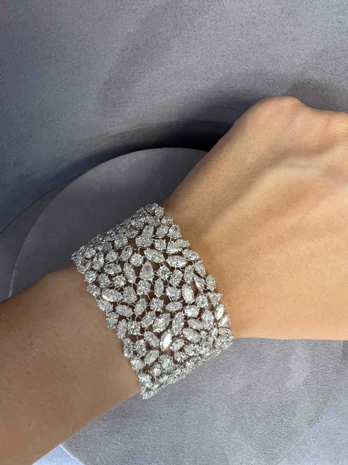 Ultimate Diamond Cluster Bracelet In New Condition For Sale In New York, NY